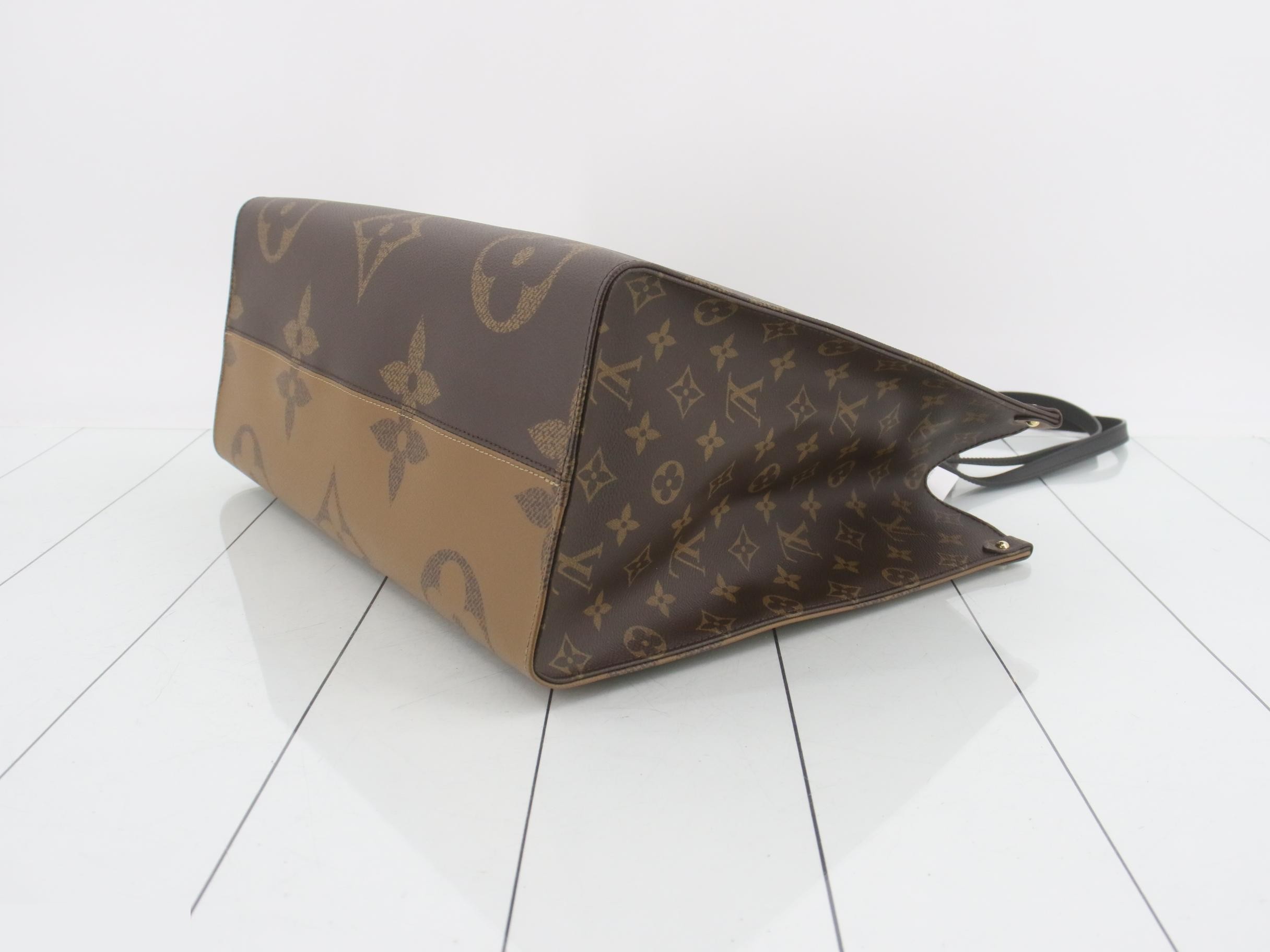 Monogram Giant Reverse OnTheGo GM 2-Way Tote Bag — view 6