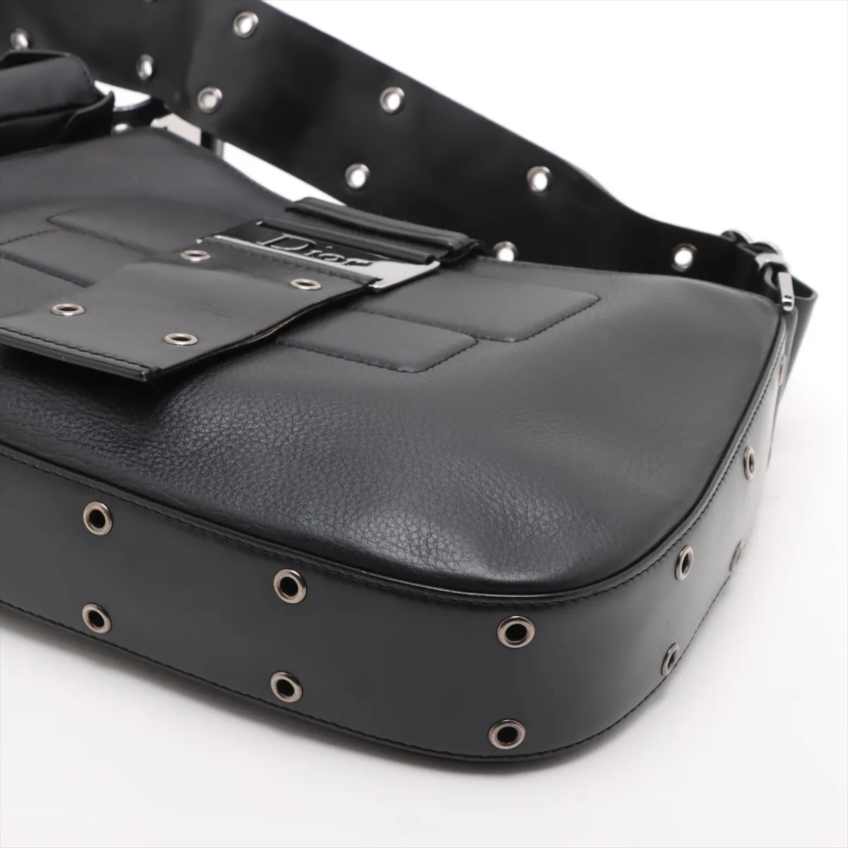 Street Chic Leather Shoulder Bag Black — view 3