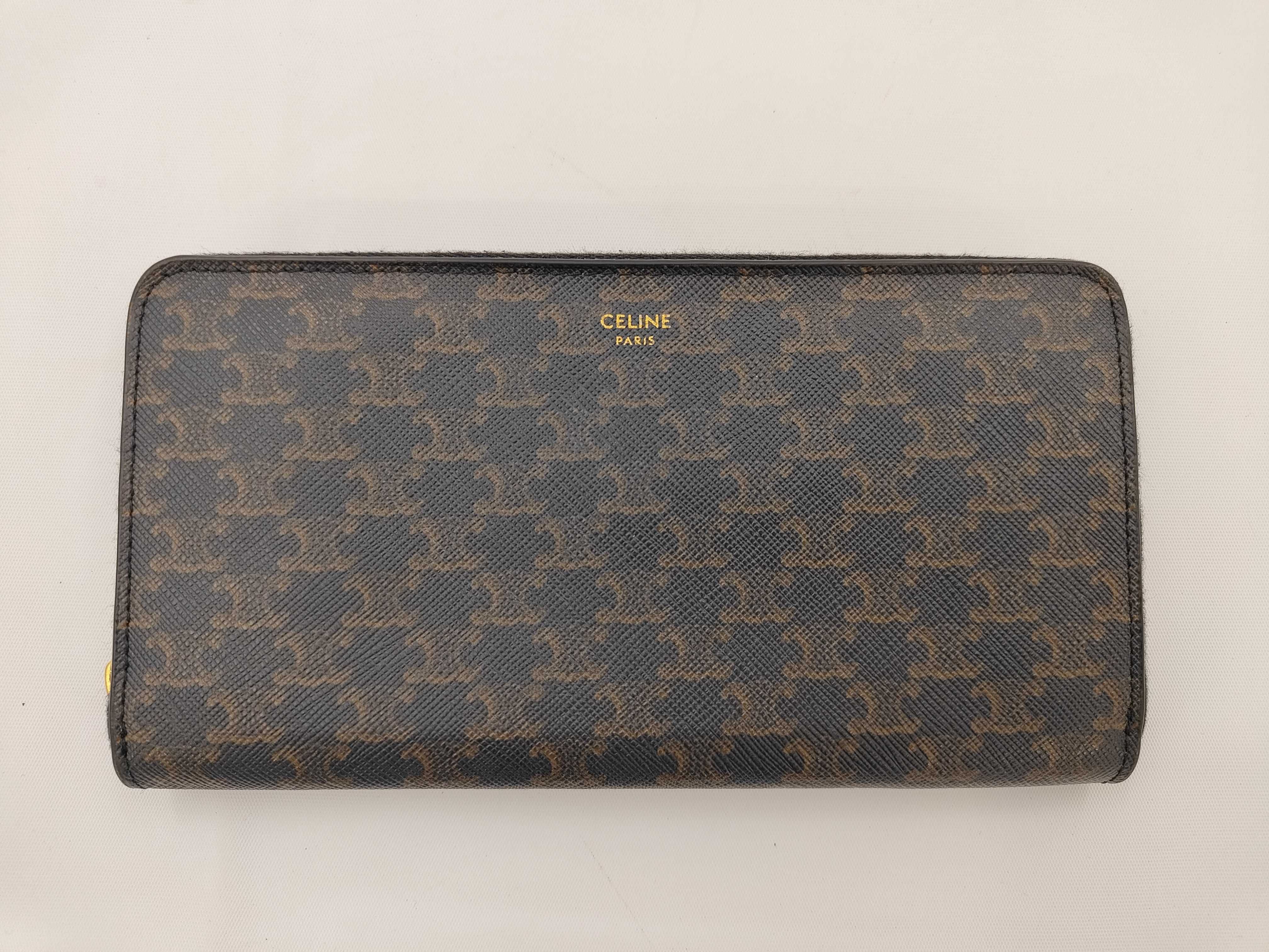 round wallet