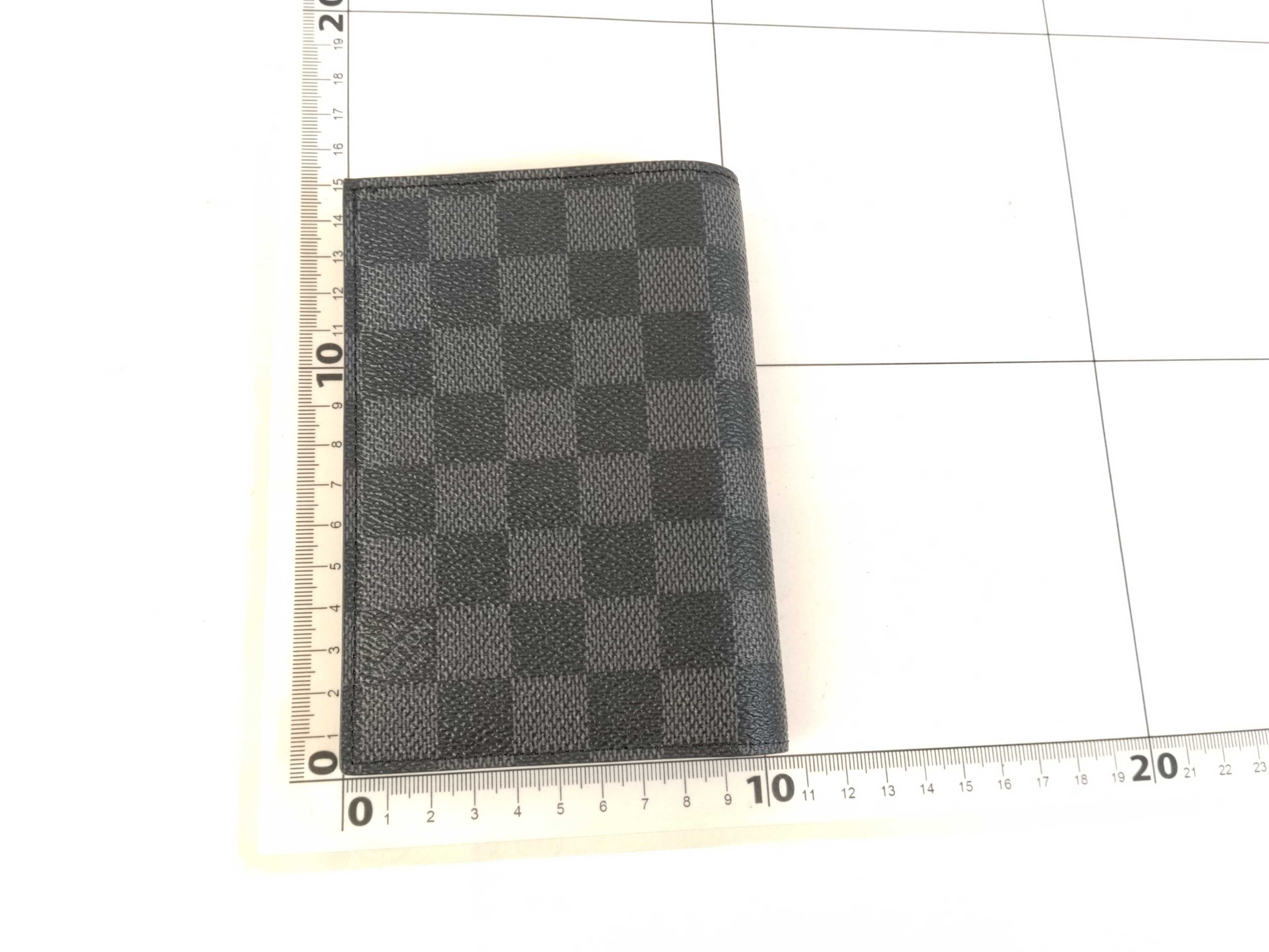 Damier Graphite Couverture Passport NM N64411 MB2159 Card Case — view 2