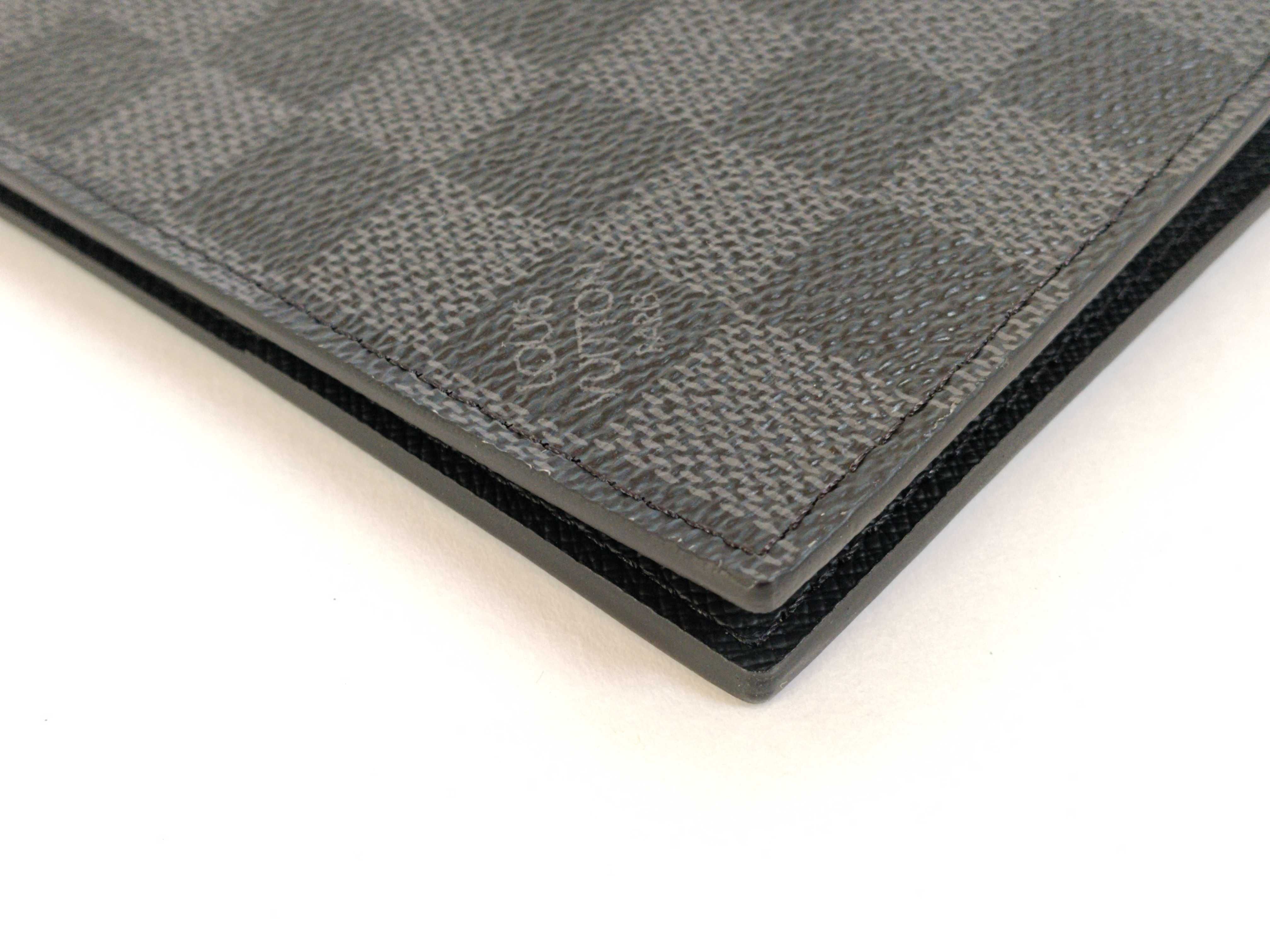 Damier Graphite Couverture Passport NM N64411 MB2159 Card Case — view 3