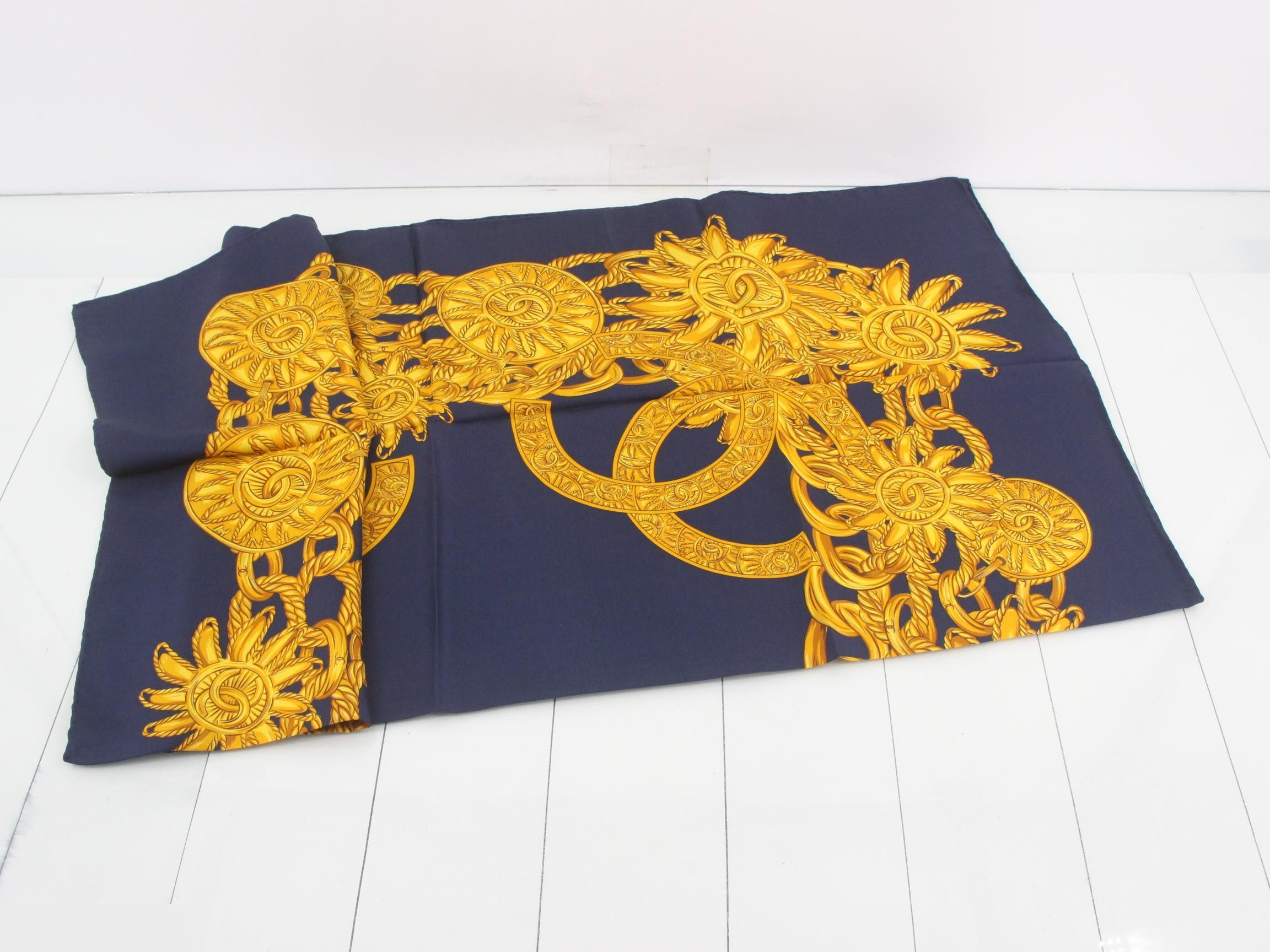 Scarf with tag — view 3