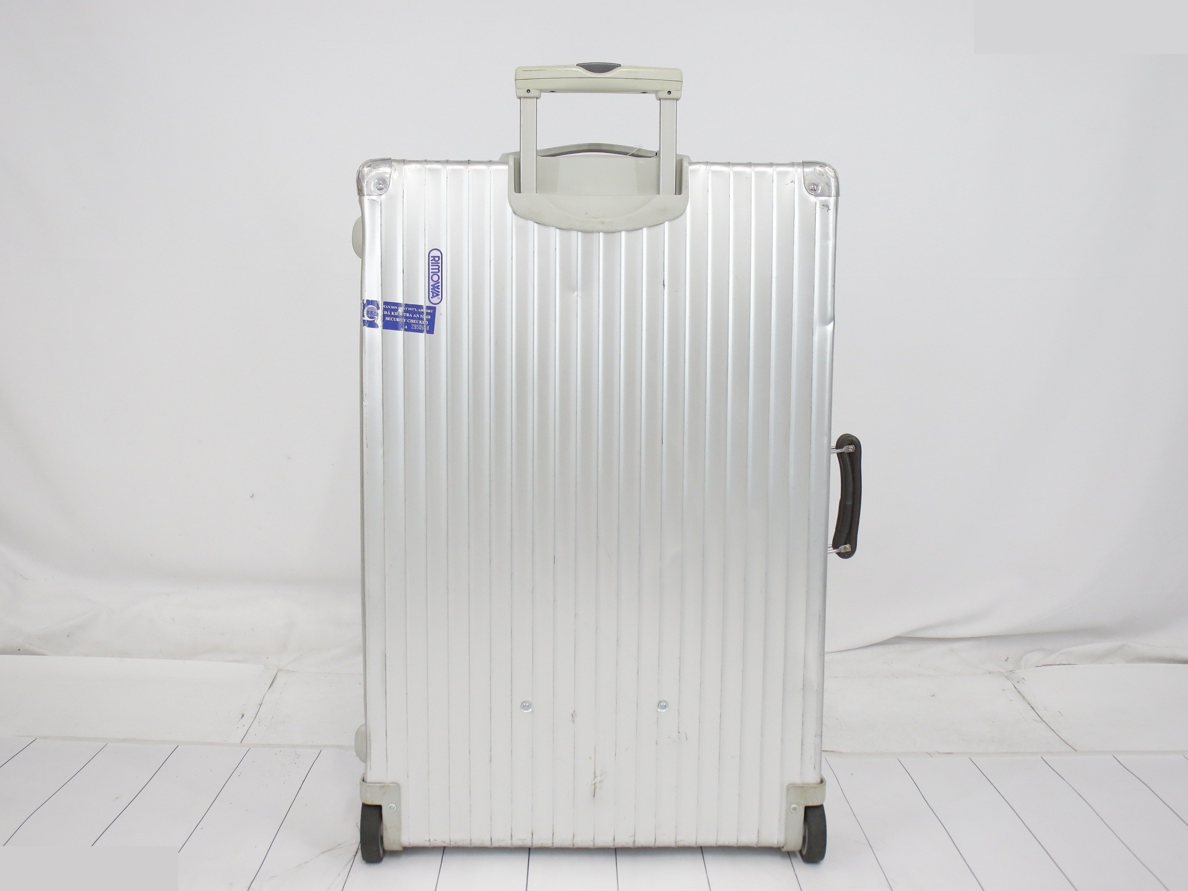 Classic Flight 104L 2-Wheel Carry-on Suitcase 976.77 — view 2