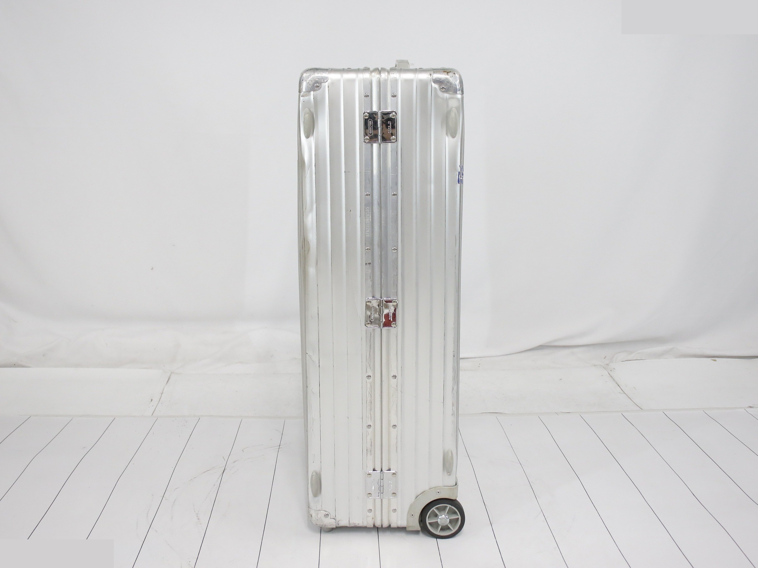 Classic Flight 104L 2-Wheel Carry-on Suitcase 976.77 — view 3