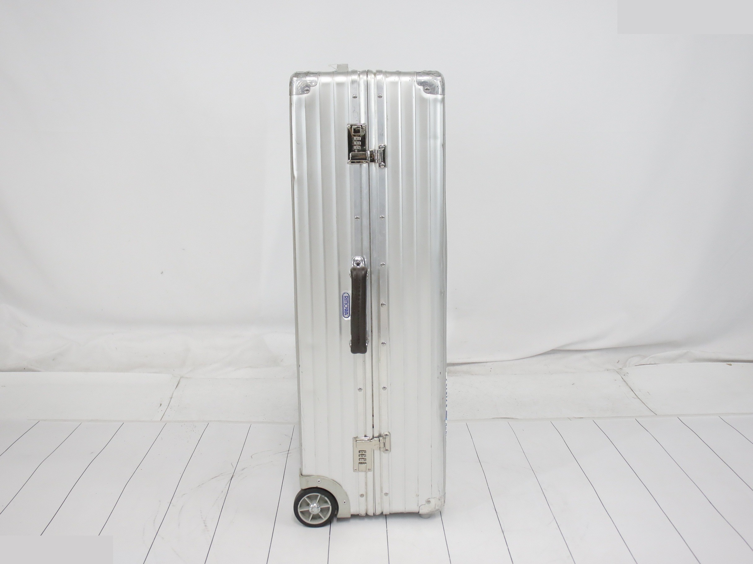 Classic Flight 104L 2-Wheel Carry-on Suitcase 976.77 — view 4