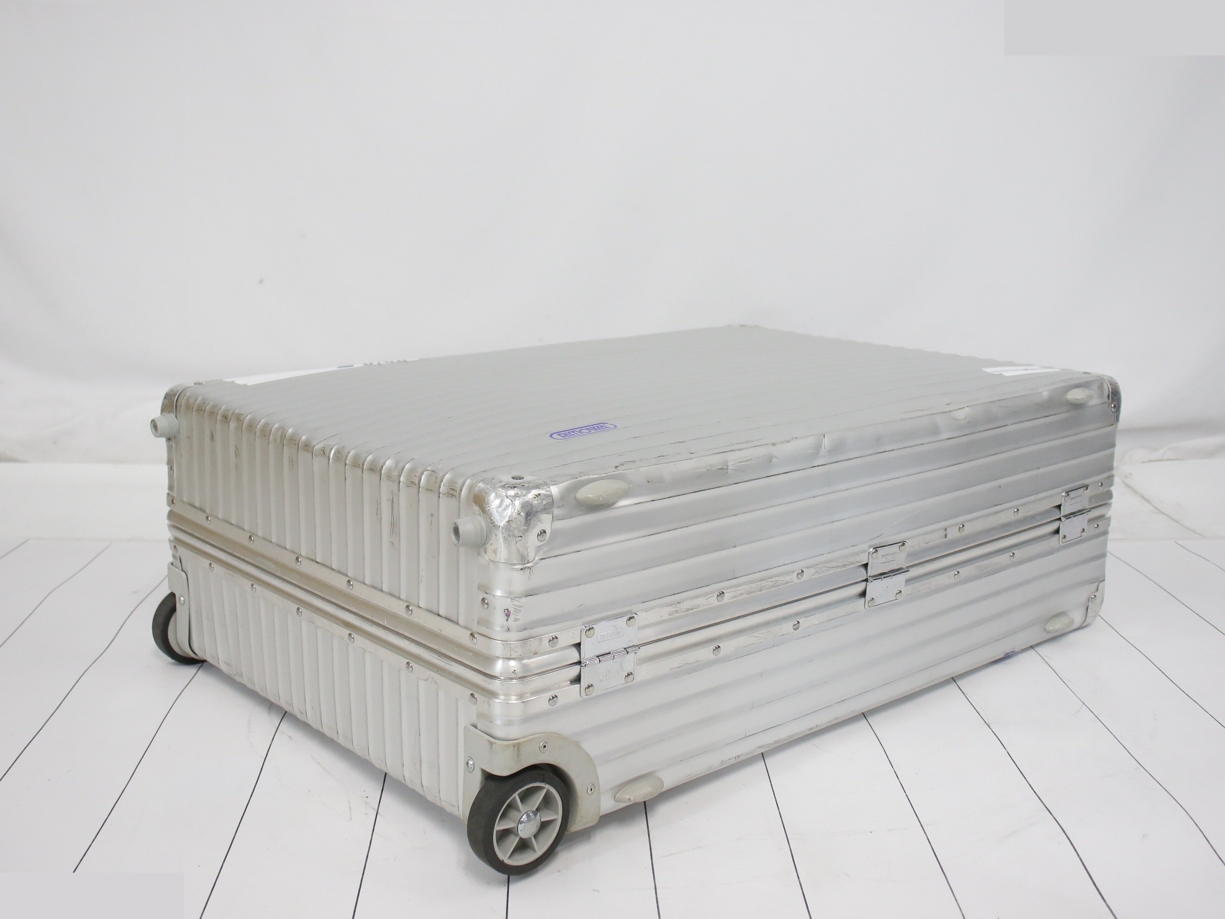 Classic Flight 104L 2-Wheel Carry-on Suitcase 976.77 — view 5