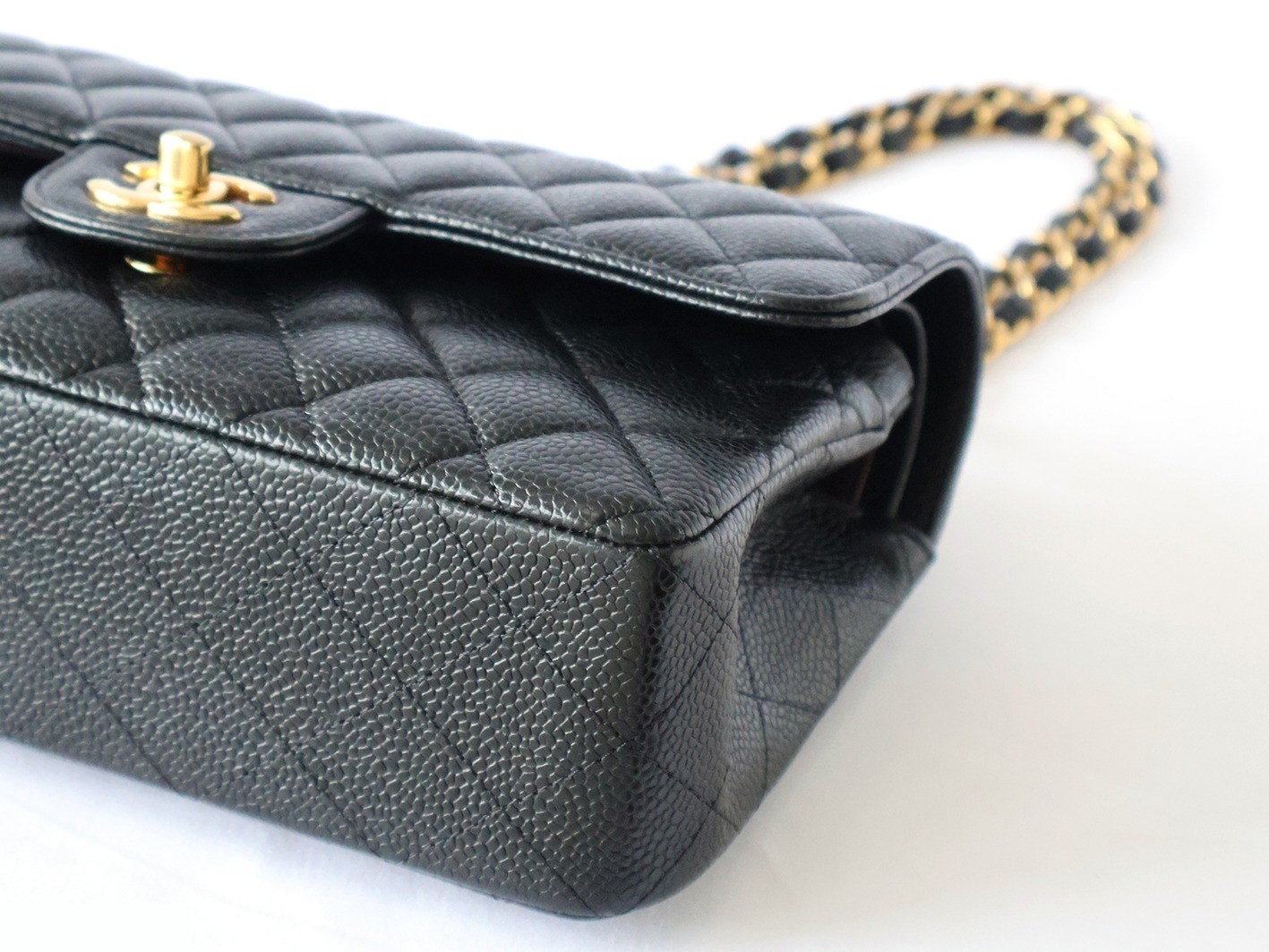 Caviar leather Matelassé 23 Double flap Double chain shoulder bag, black — view 4
