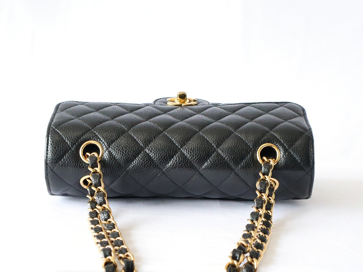 Caviar leather Matelassé 23 Double flap Double chain shoulder bag, black — view 8