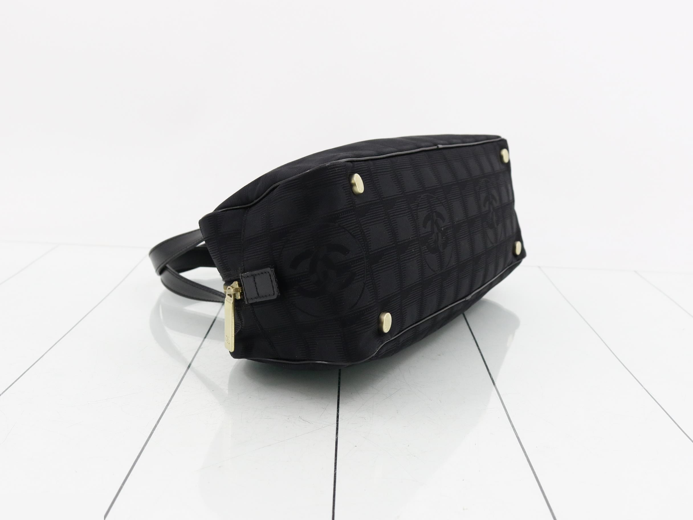 New Travel Line (Bag) - Handbag - Black — view 5