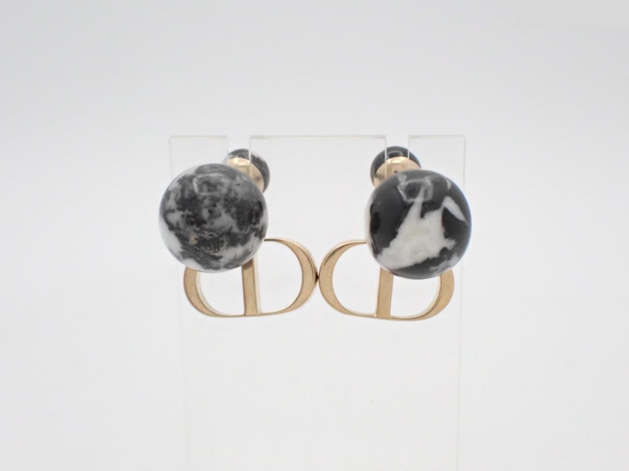 Other lines: Precious metals and earrings — view 2