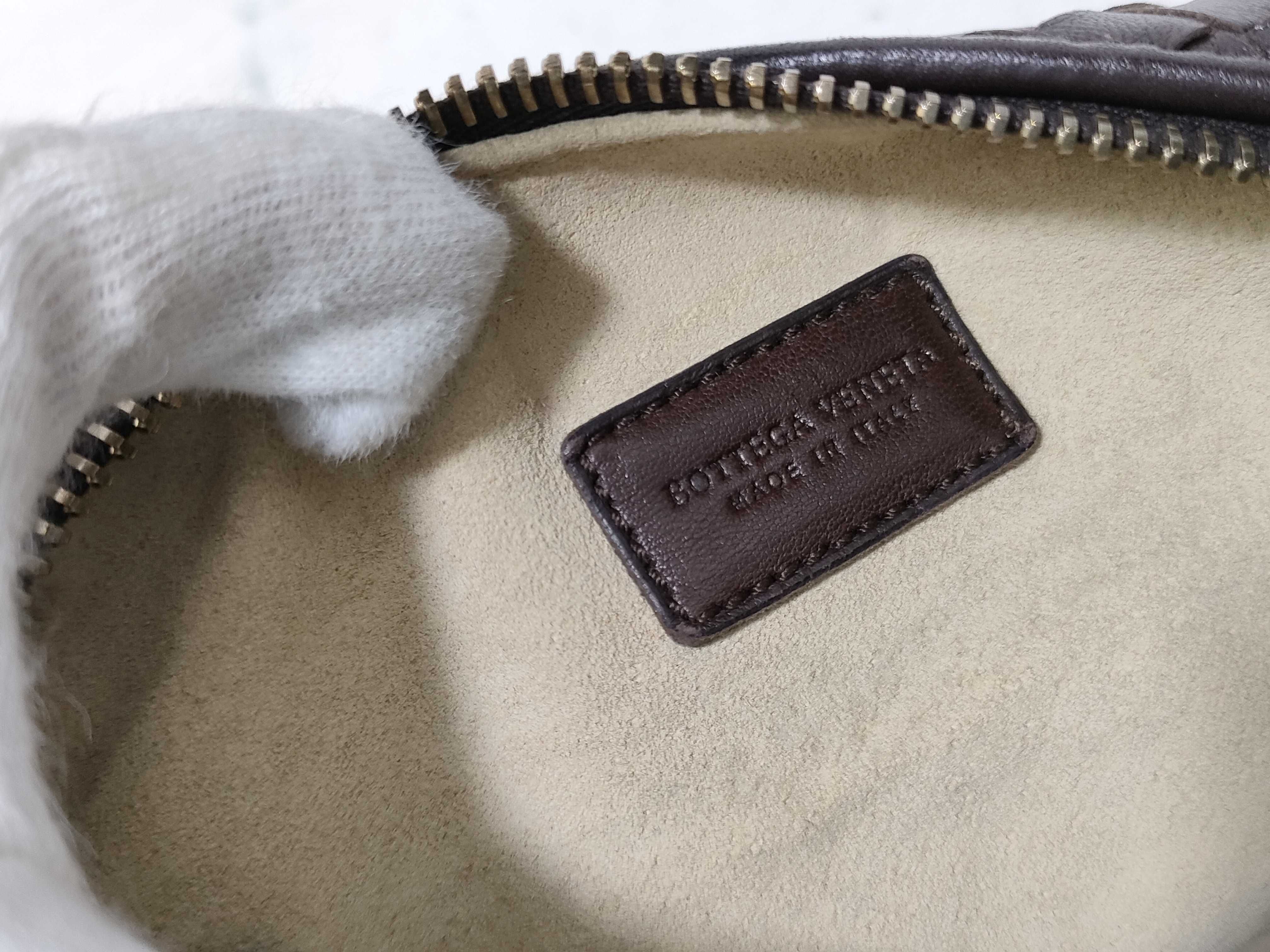 Intrecciato Hand Pouch Brown Pouch — view 11