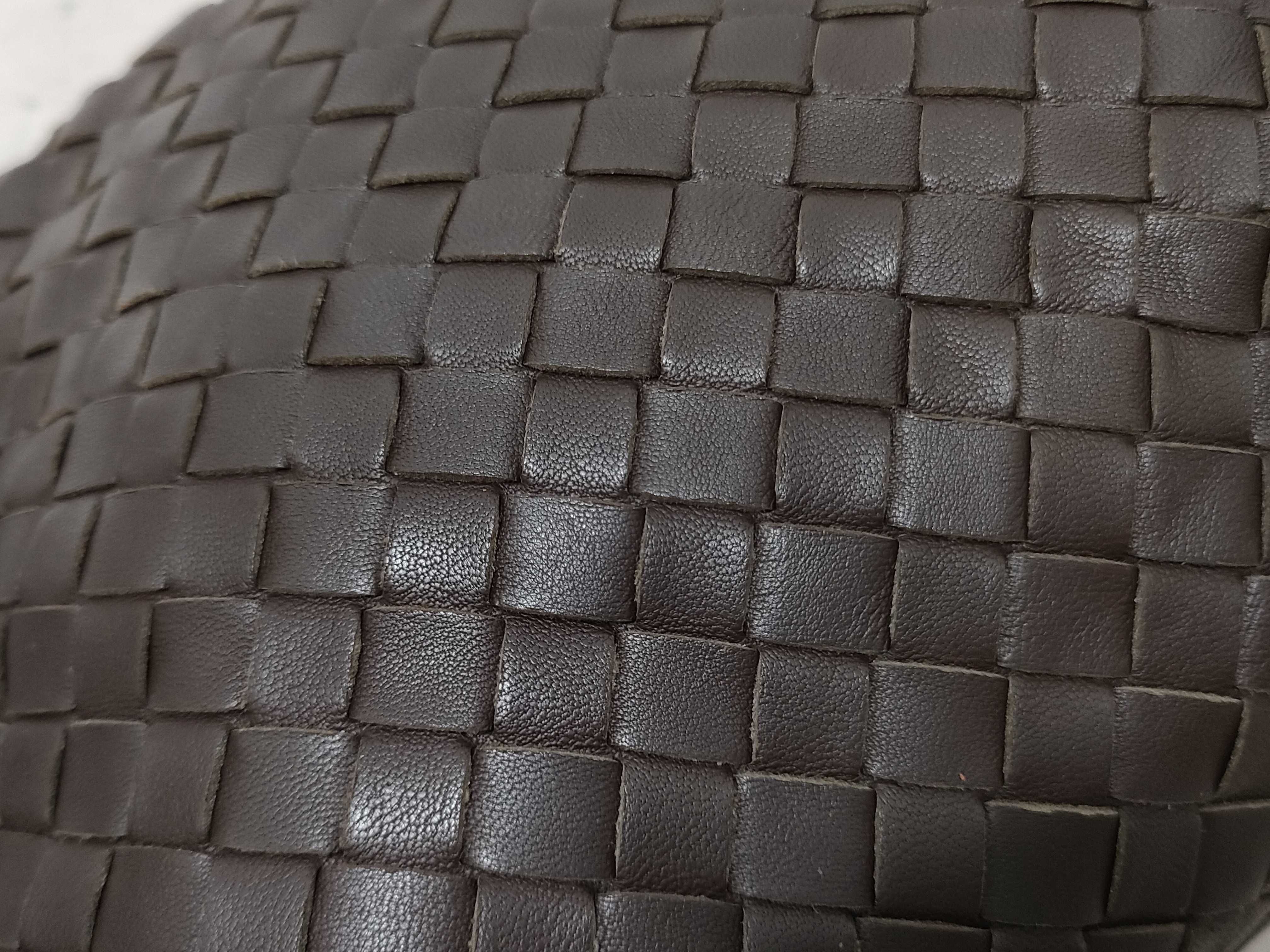 Intrecciato Hand Pouch Brown Pouch — view 12