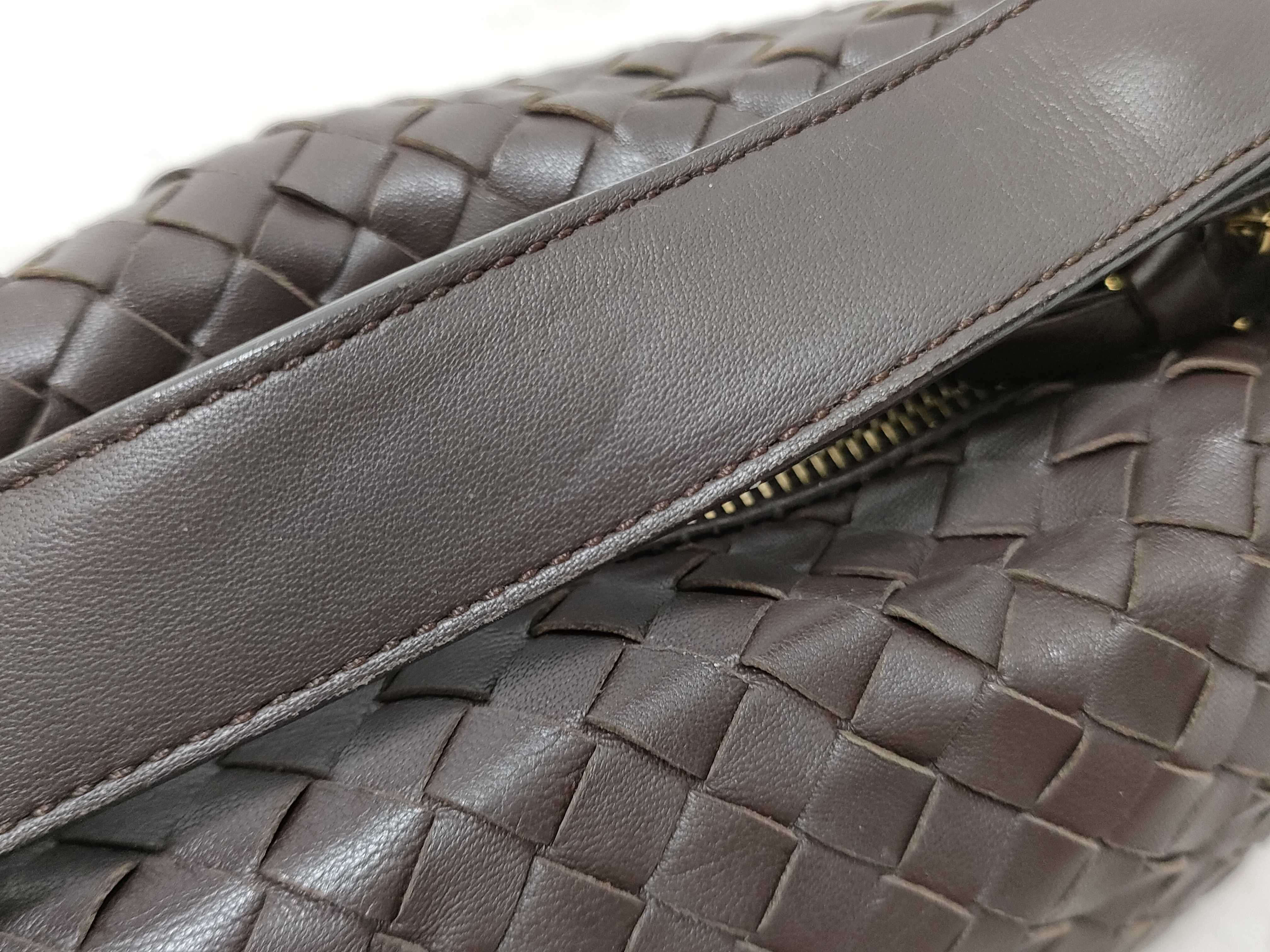 Intrecciato Hand Pouch Brown Pouch — view 4