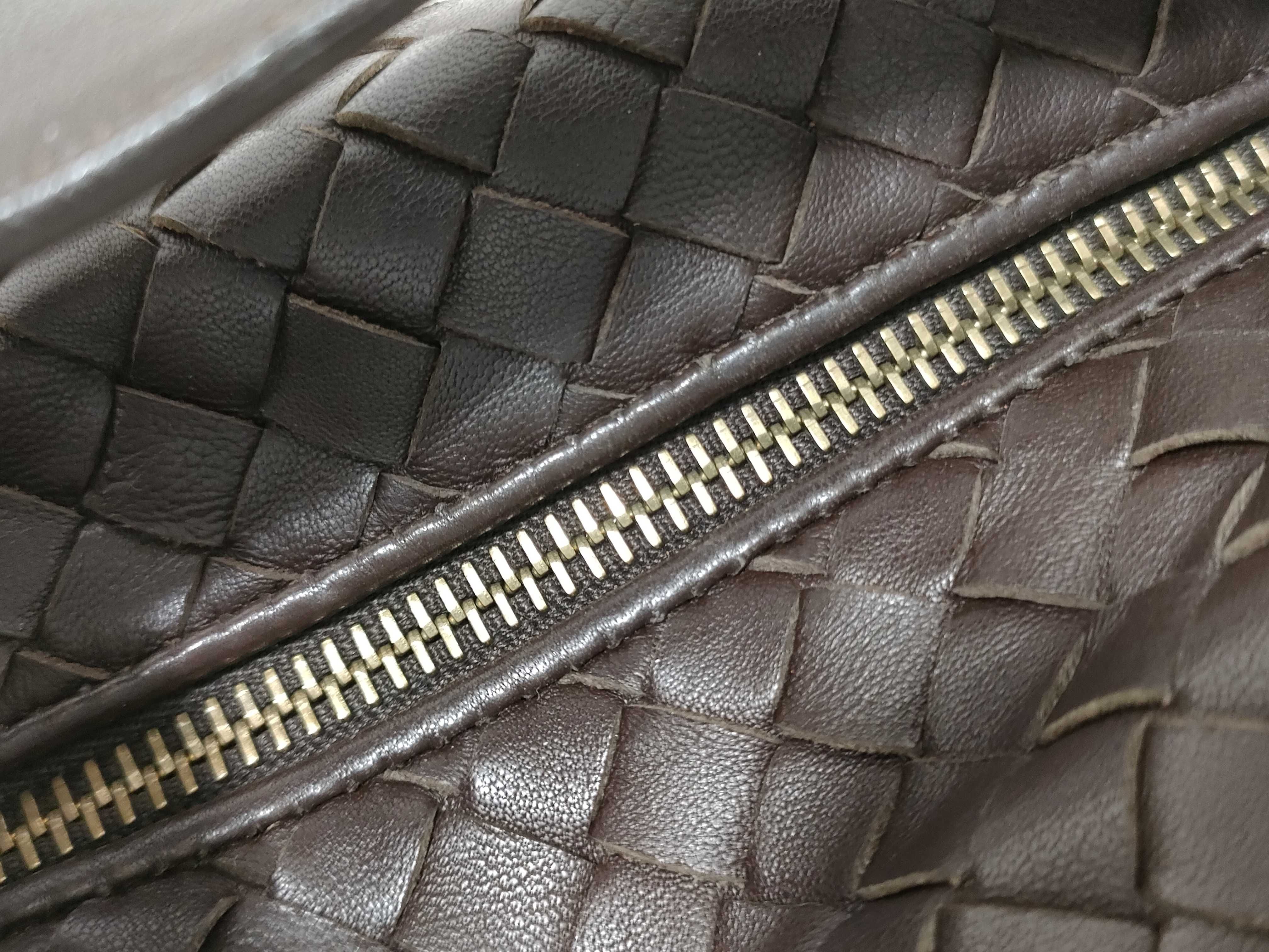 Intrecciato Hand Pouch Brown Pouch — view 6