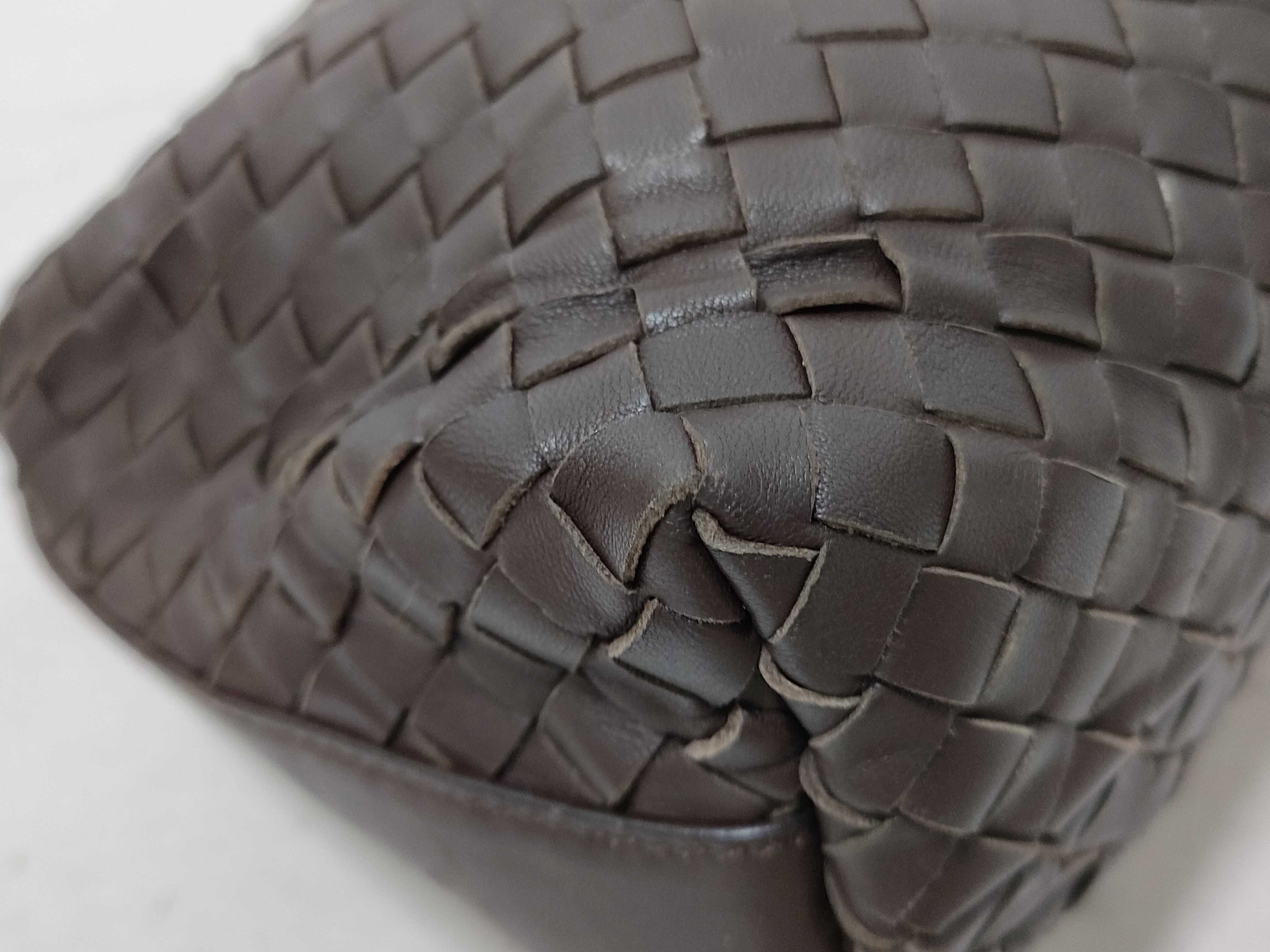 Intrecciato Hand Pouch Brown Pouch — view 7