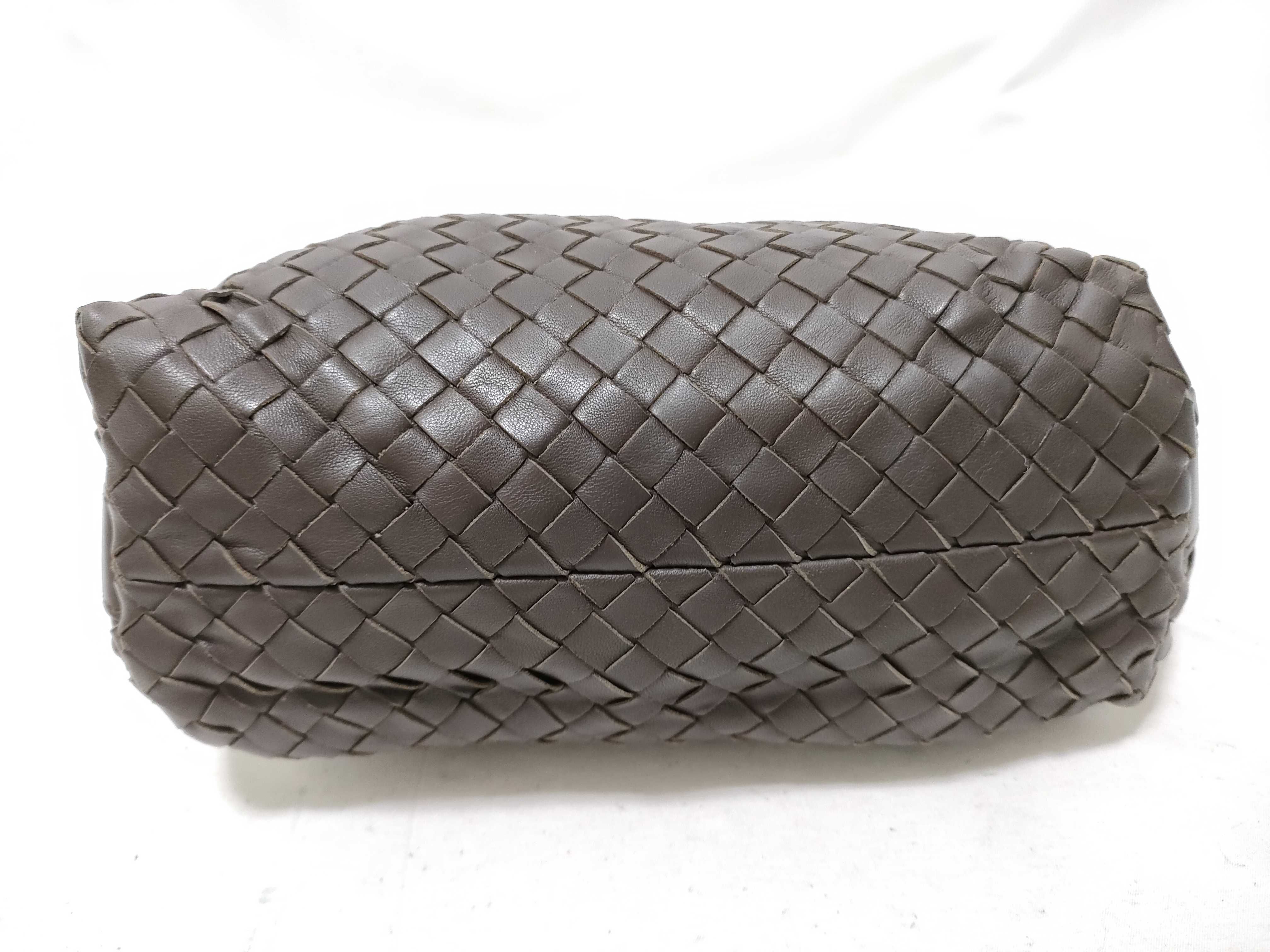 Intrecciato Hand Pouch Brown Pouch — view 8