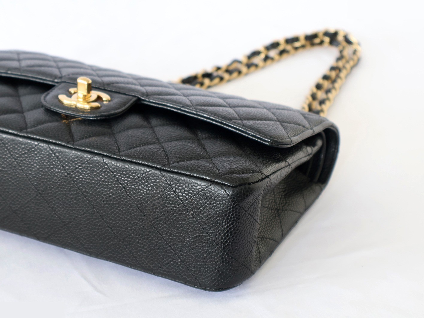 Caviar leather Matelassé 25 Double flap Double chain shoulder bag, black — view 4