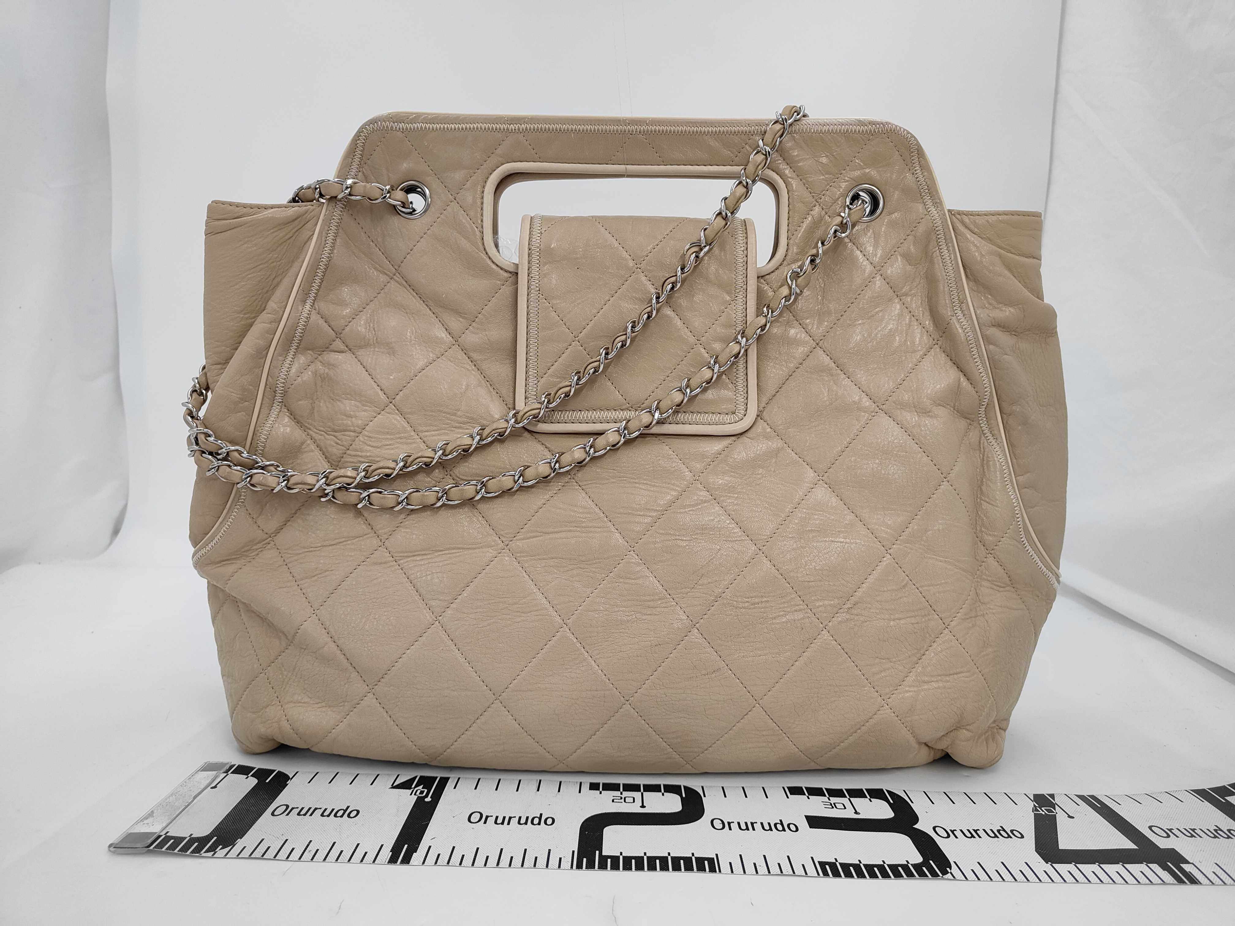 ID-2 55 Vintage Cow Skin Chain Tote Bag Matelasse White Silver Metal Fit Shoulder Bag — view 2