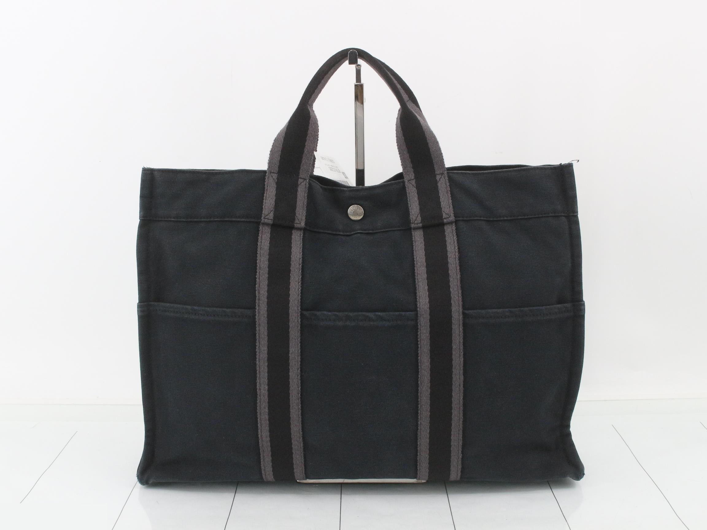 Four Toe MM Tote Bag Black — view 2