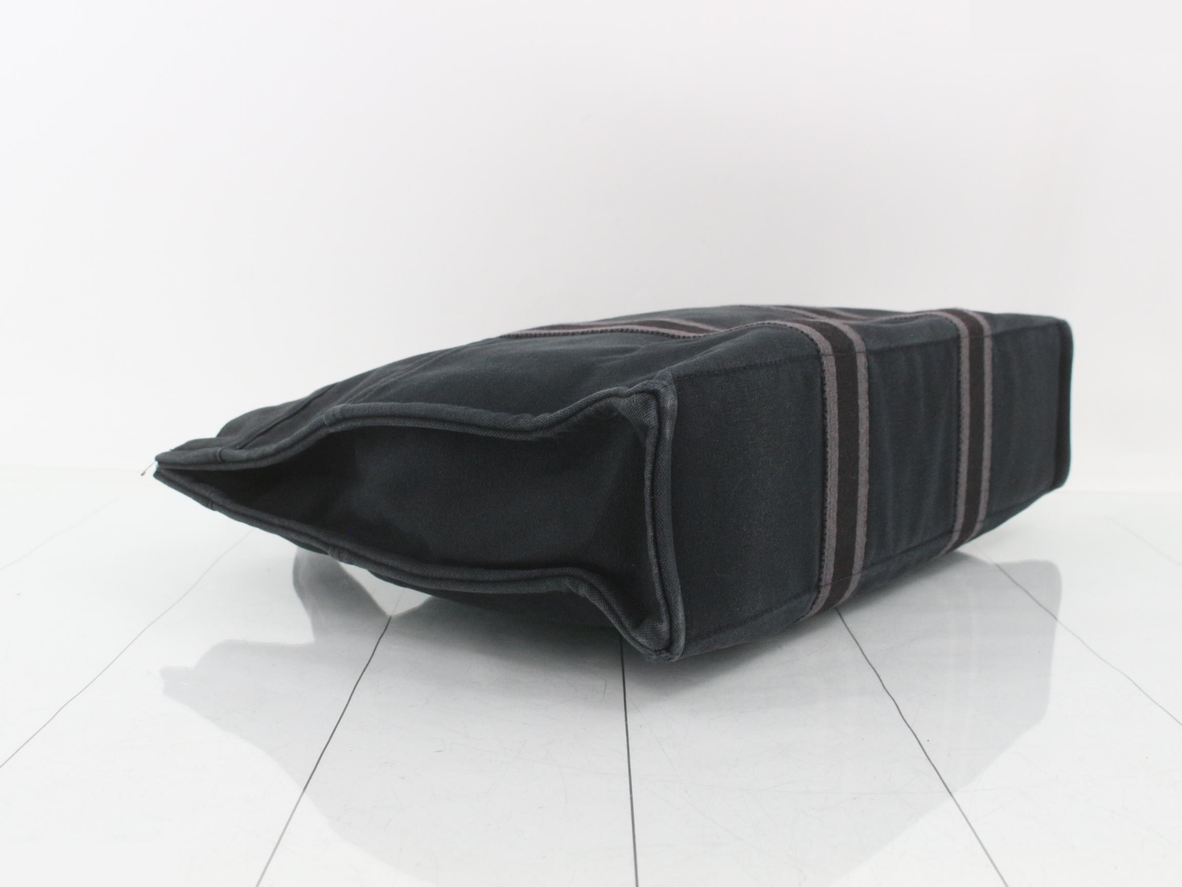 Four Toe MM Tote Bag Black — view 5