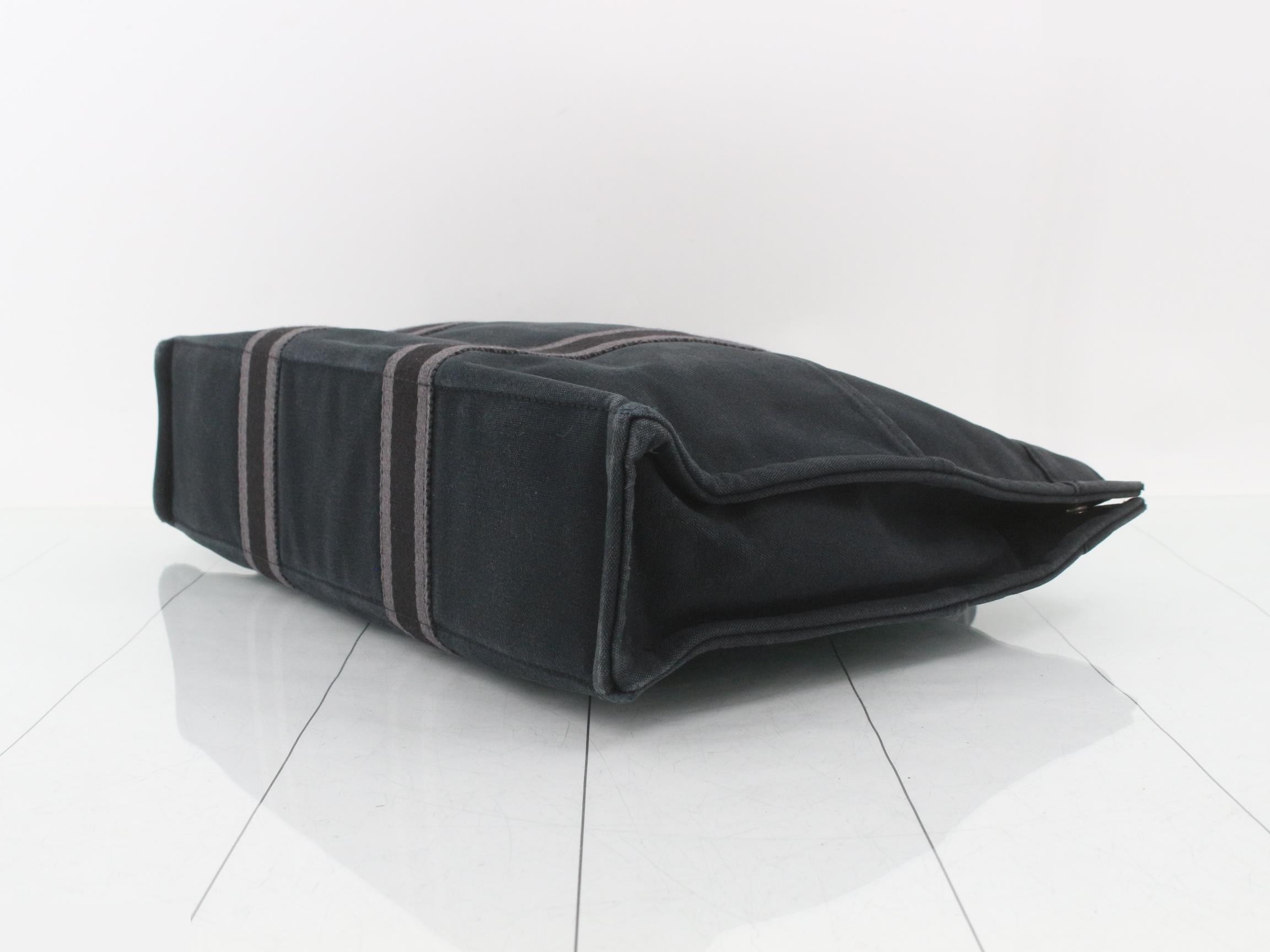 Four Toe MM Tote Bag Black — view 6