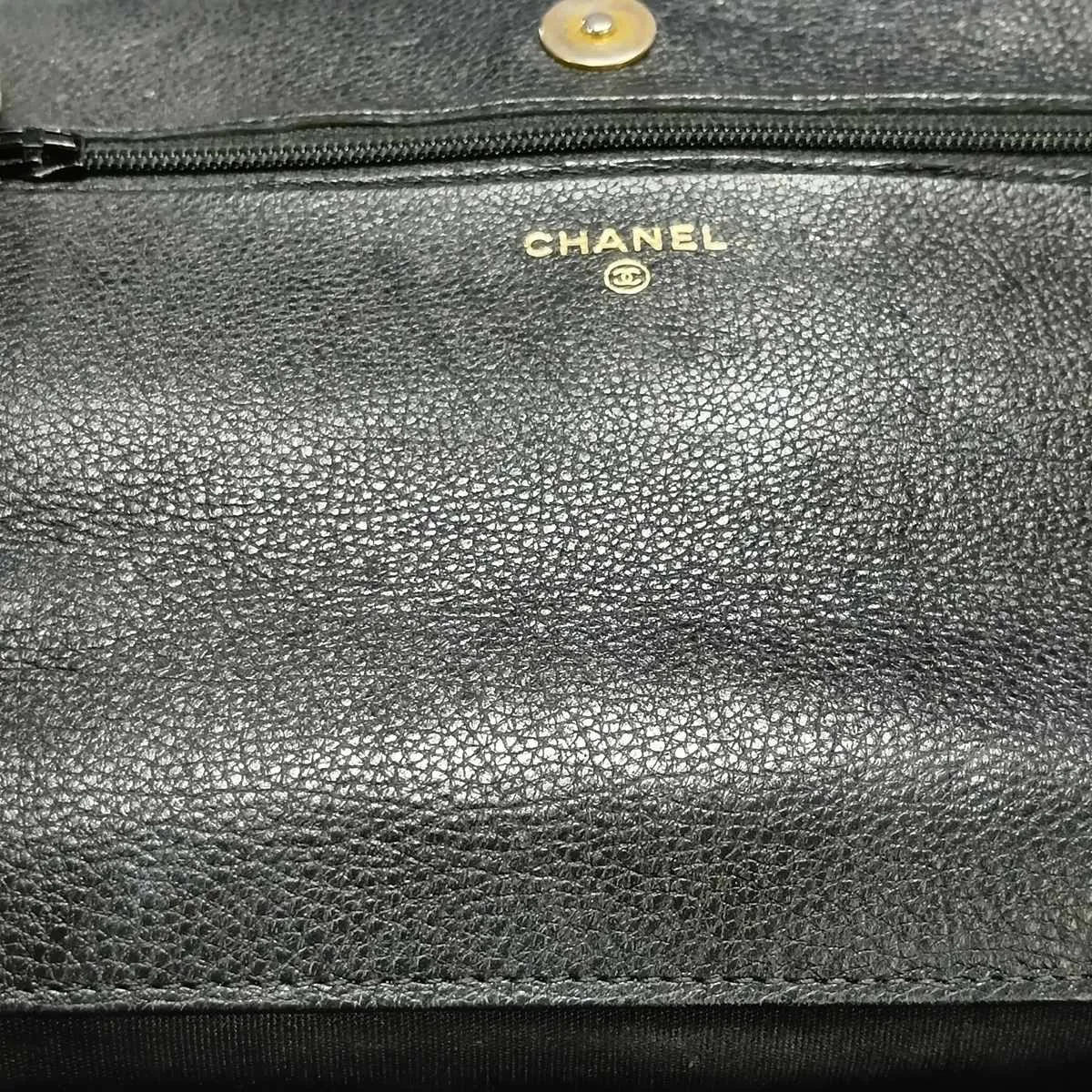 19 Leather Chain Shoulder Bag, Black with Gold and Silver Hardware, 30828468, Serial Number in the 30s. — view 12