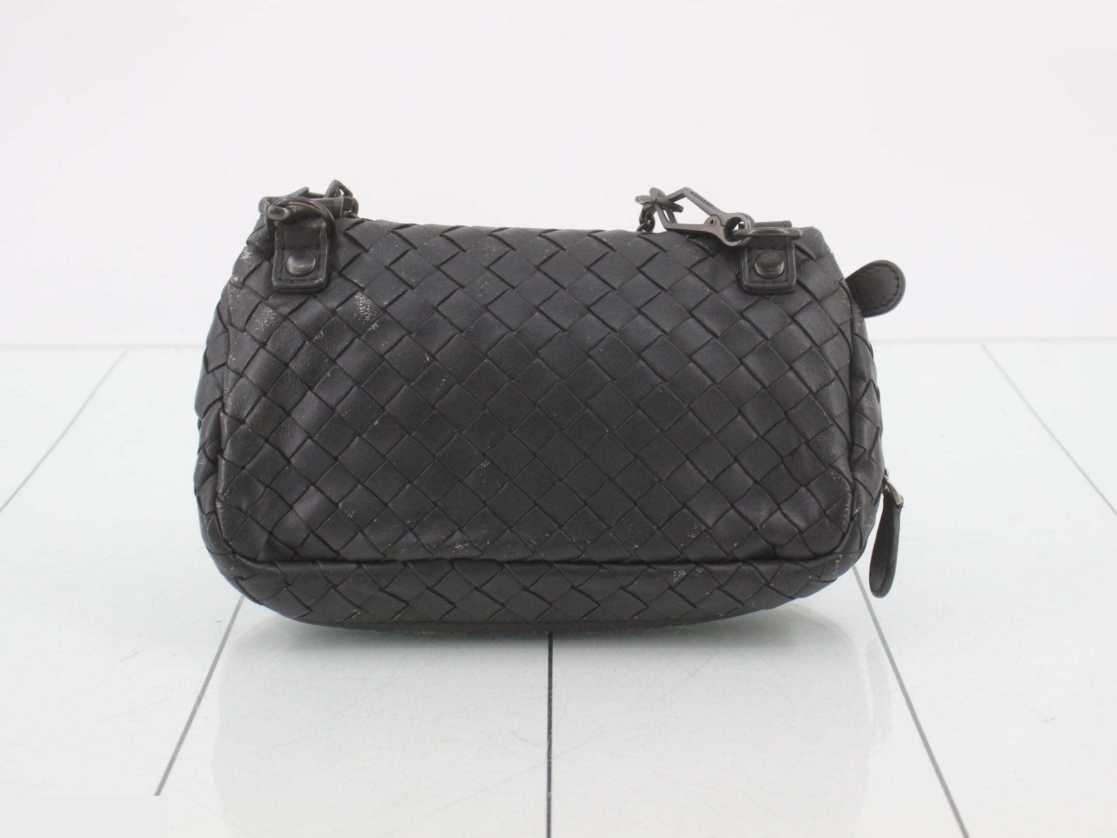 Intrecciato leather chain shoulder bag, gray. — view 2