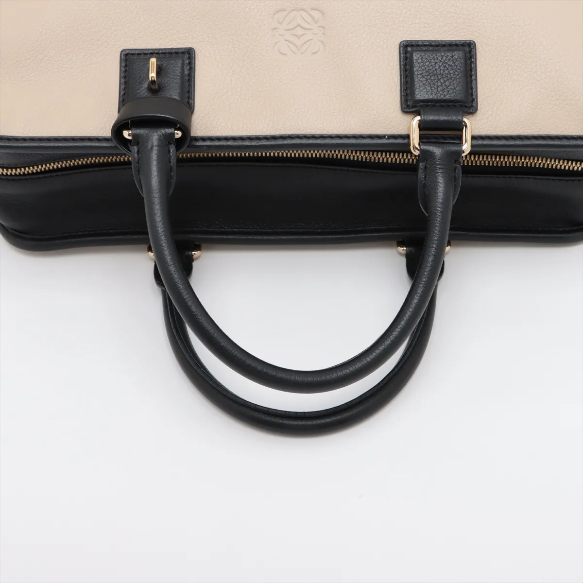 Amazona 36 Leather Handbag Beige x Black — view 5
