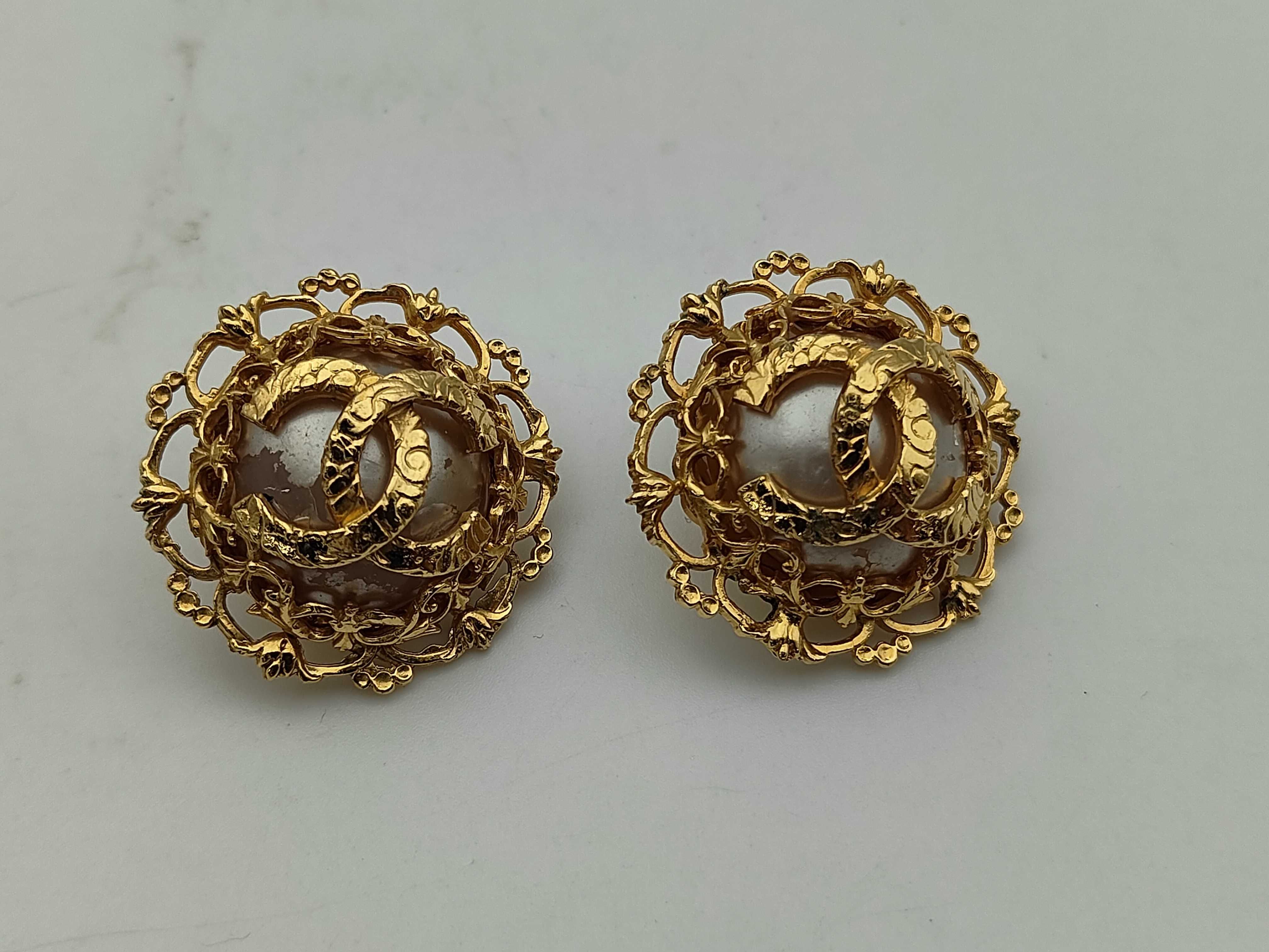 Coco Mark Gold Pearl Earrings