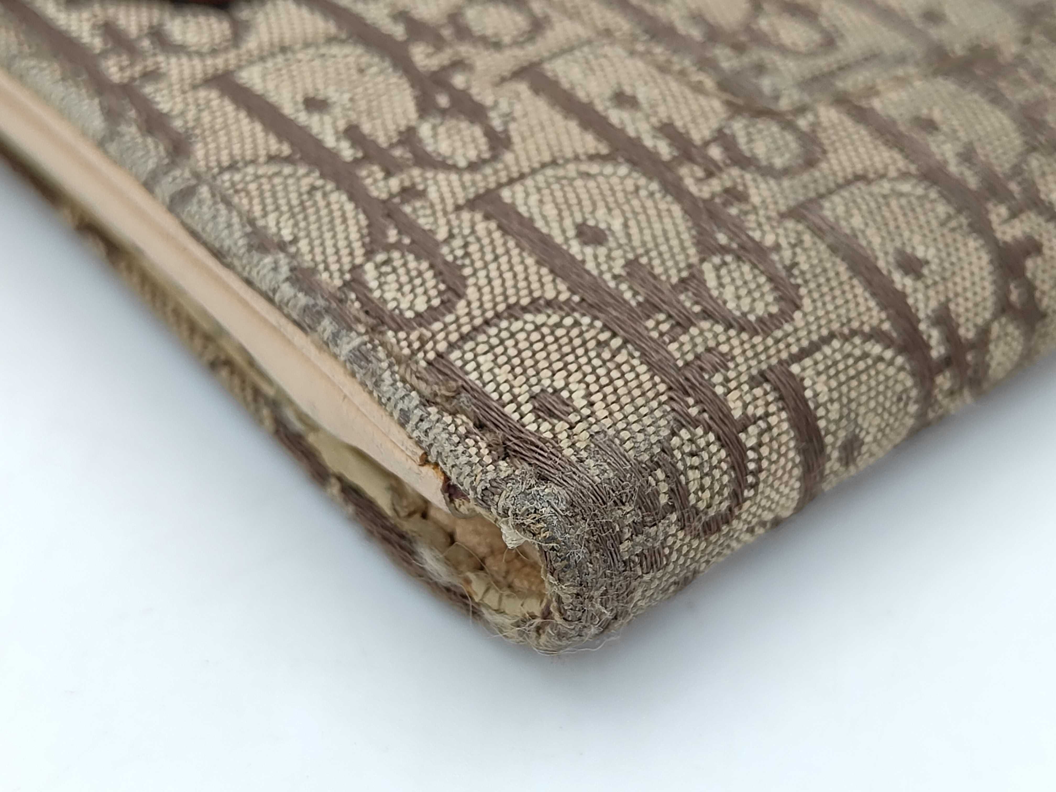 wallet — view 2
