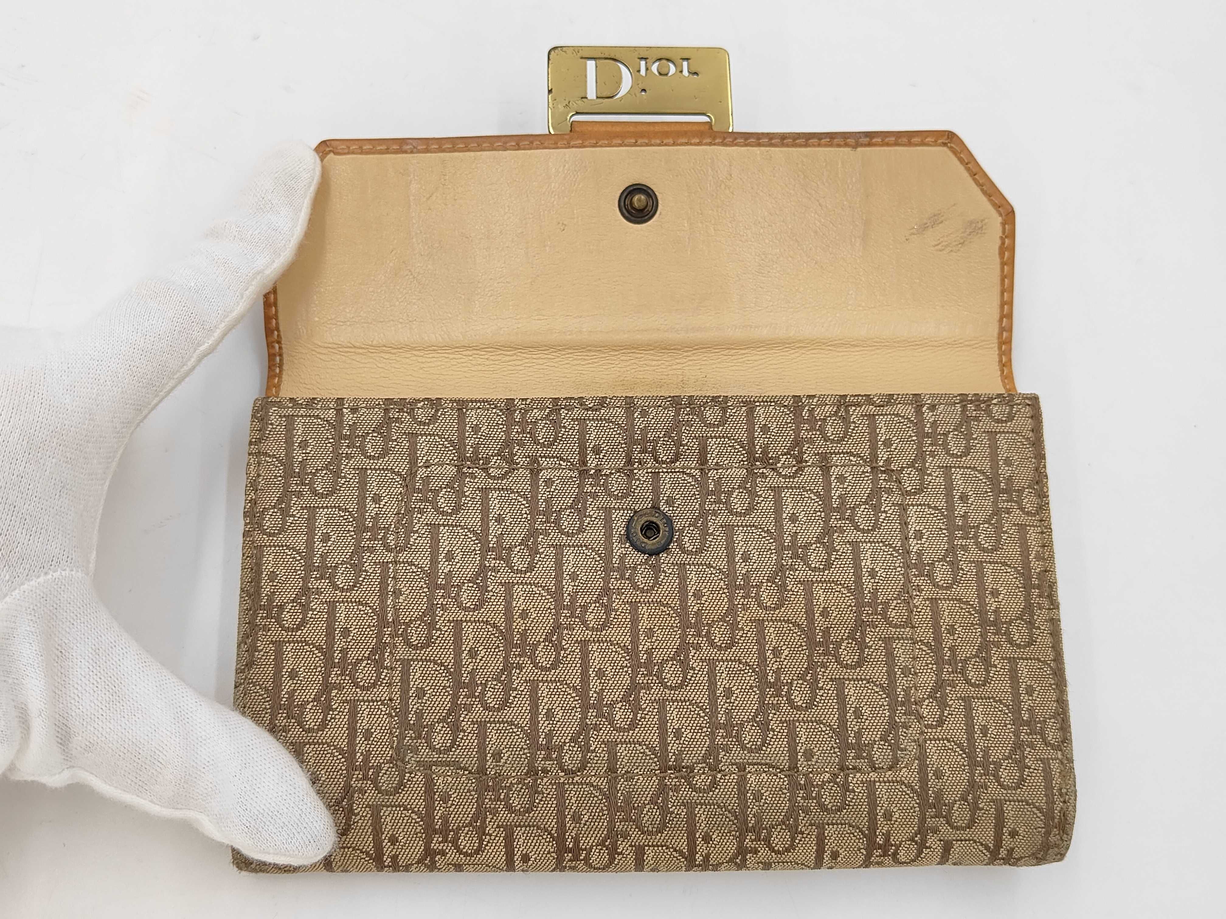 wallet — view 3