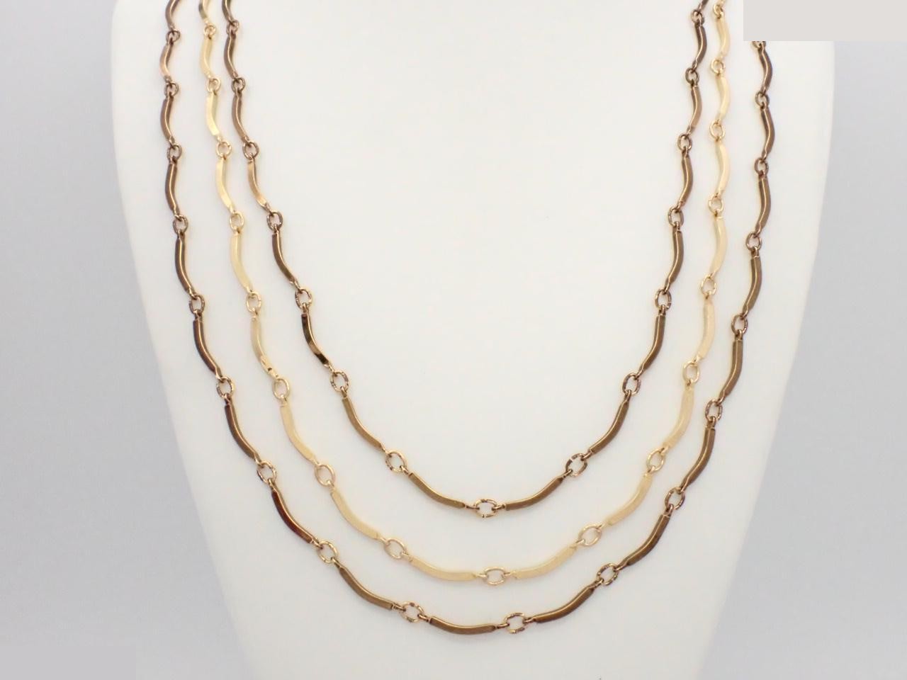 Other line: Precious metals, necklaces, pendants, neck circumference approximately 72 cm.