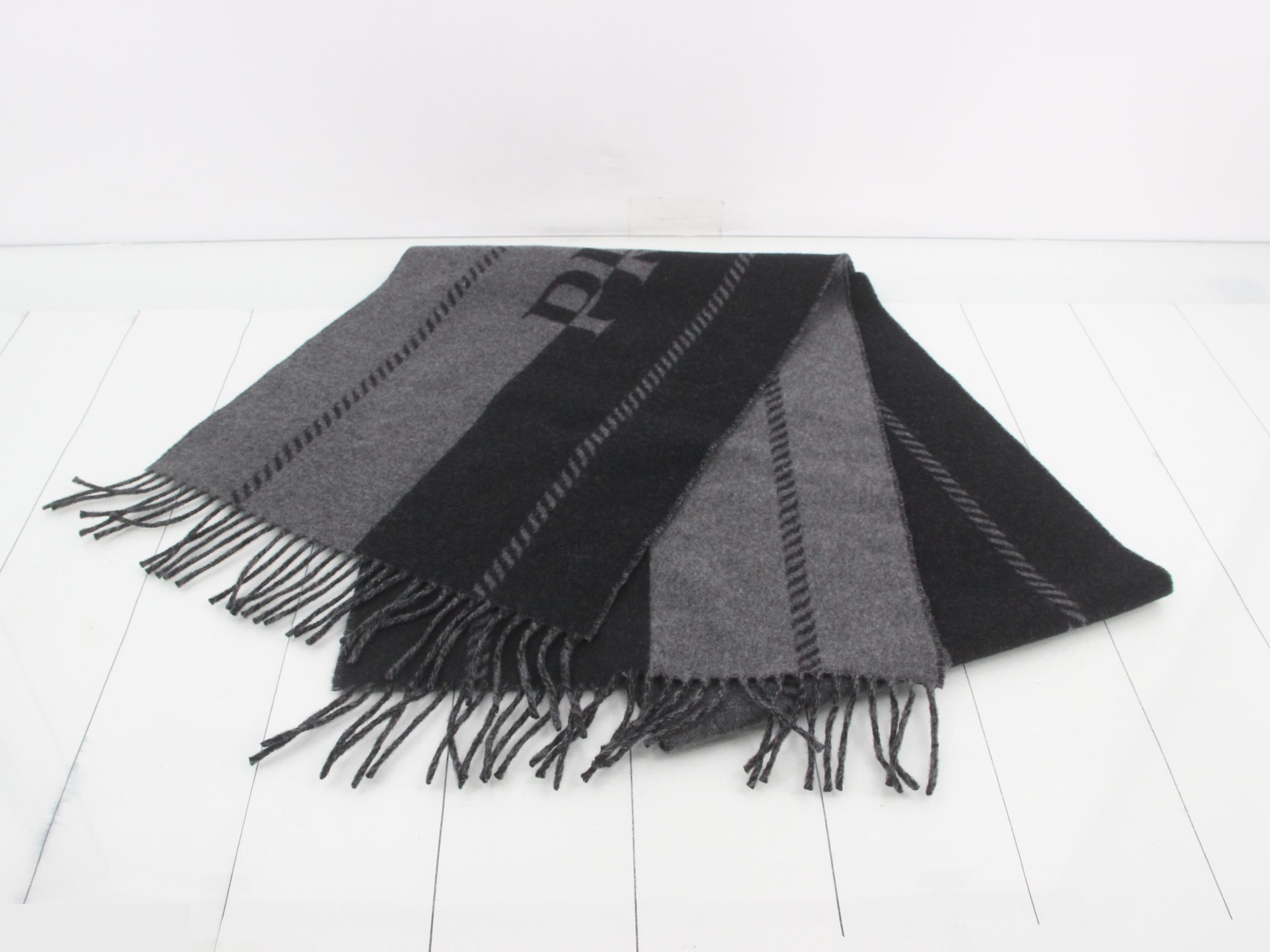 Wool scarf, black — view 2