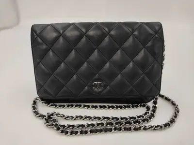 Matelassé Chain Wallet Shoulder Bag