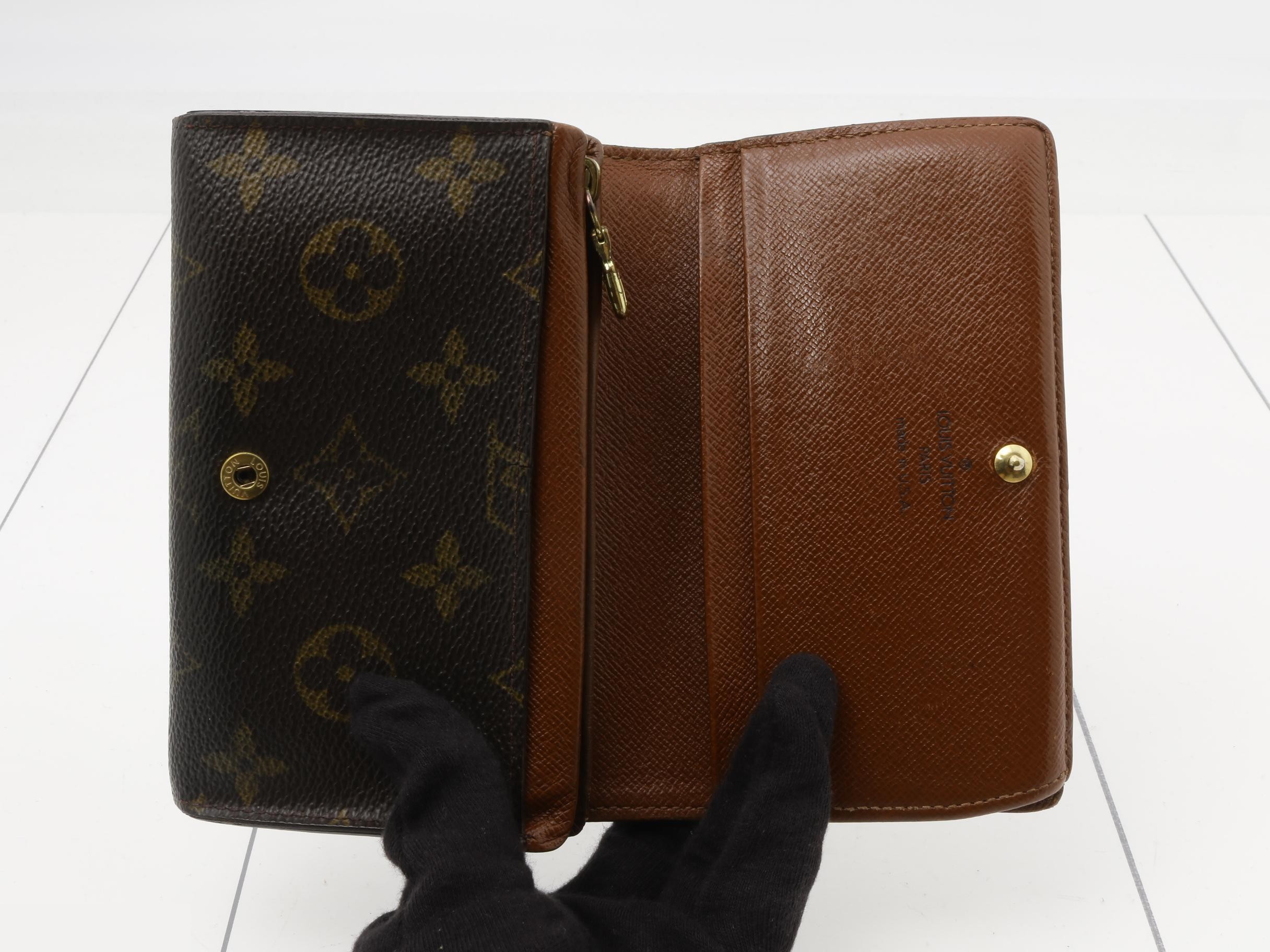 Double snap closure tri-fold wallet — view 4