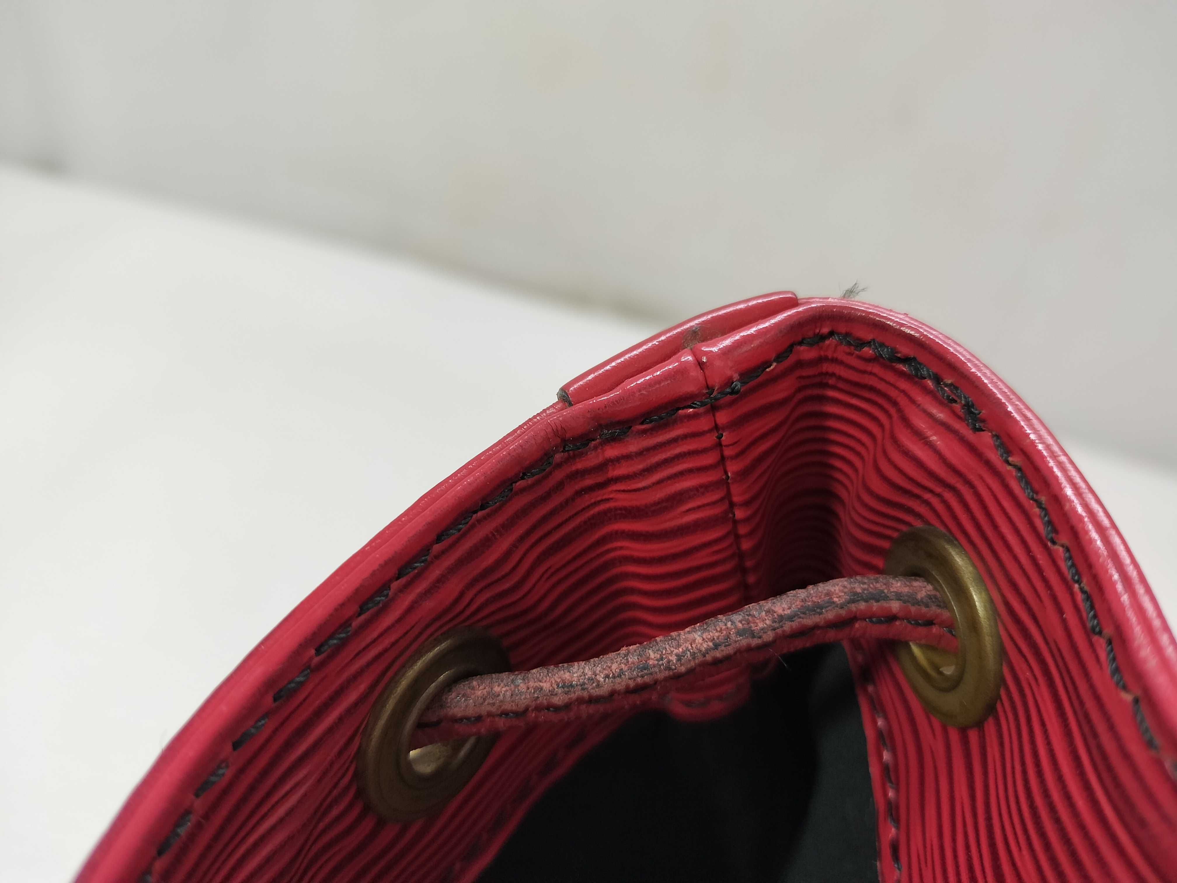 Epi M44107 Petit Noé Shoulder Bag — view 10