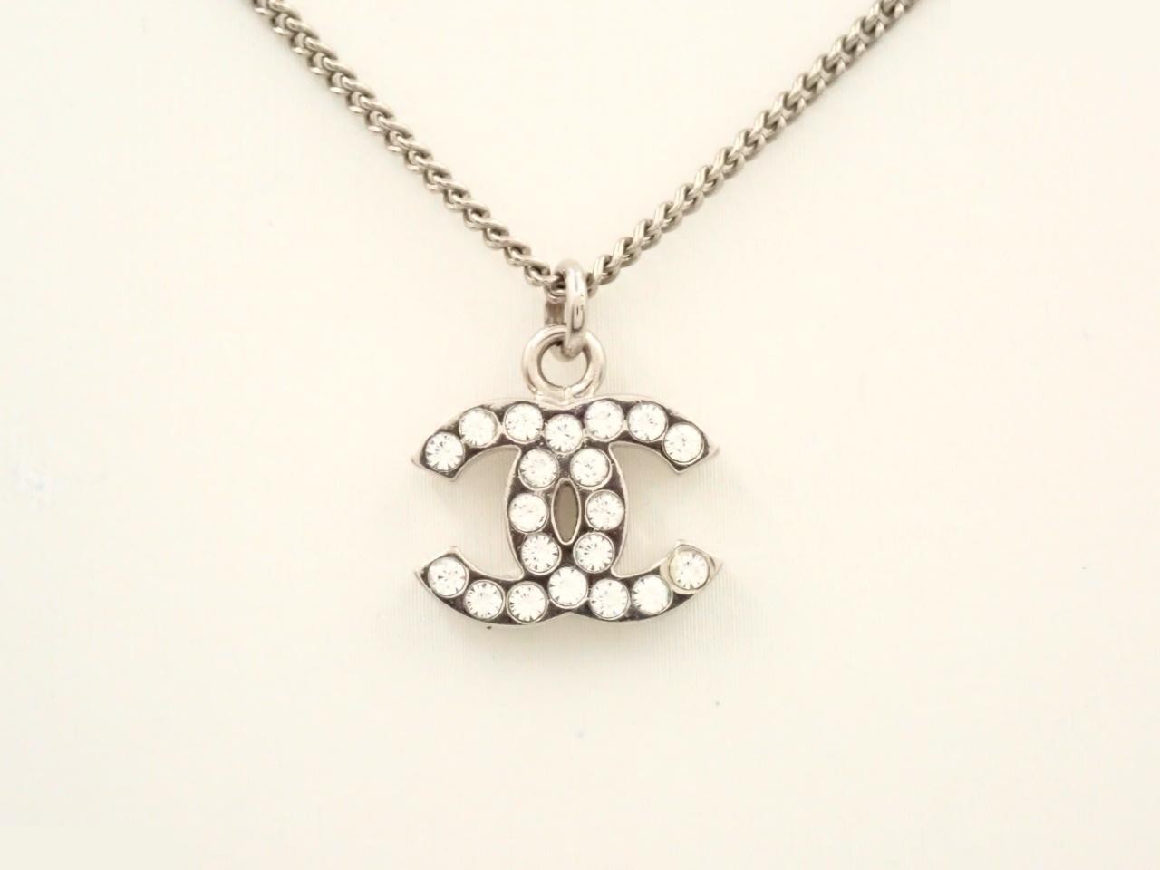 B11V Necklace, chain approximately 43cm