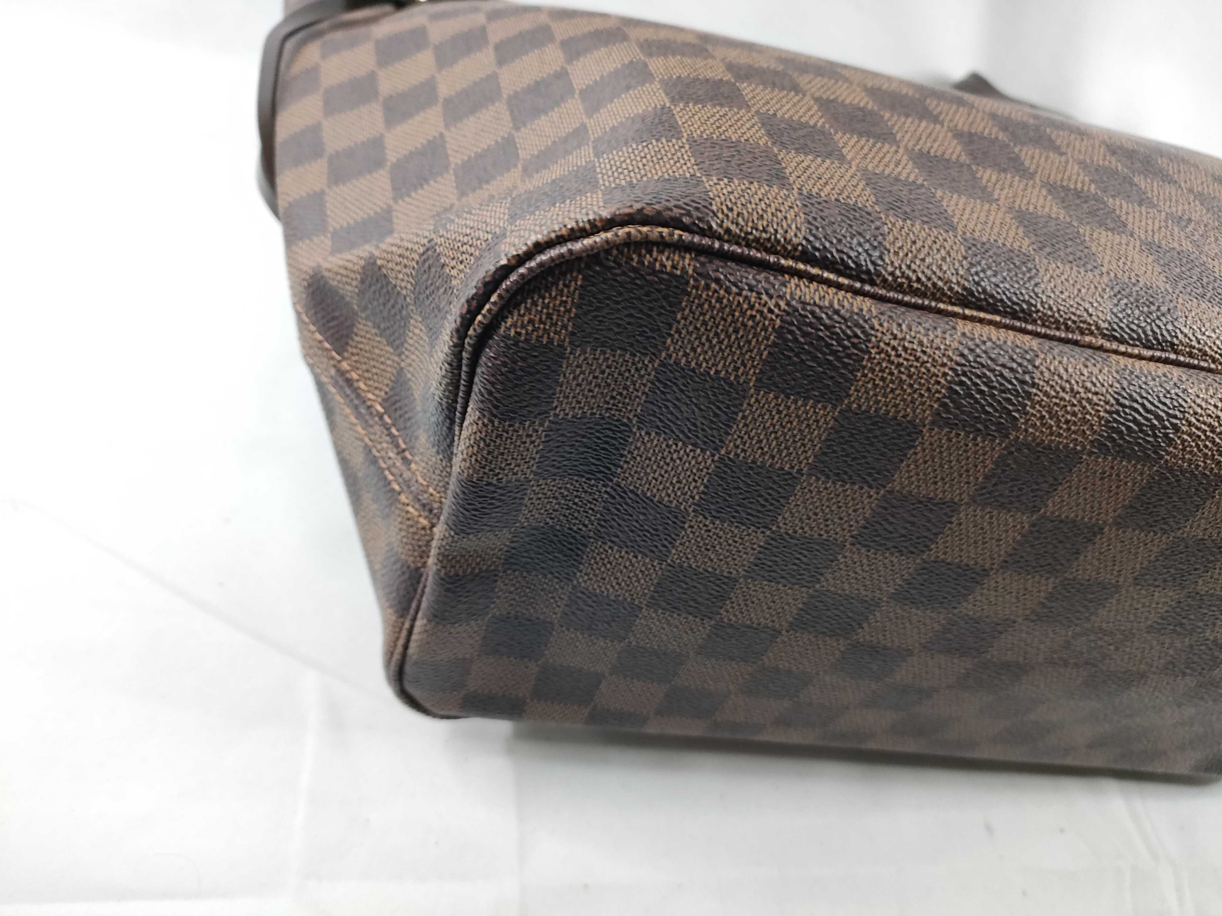 Damier LV Damier Neverfull MM Tote Bag — view 3
