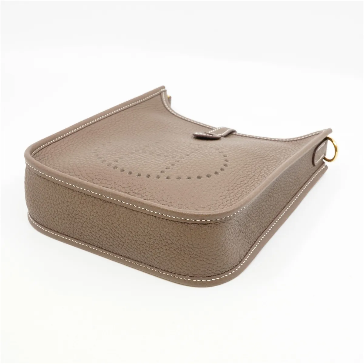 Evelyne 1 TPM Taurillon Clemence Shoulder Bag, Etoupe, Gold Hardware, Z: 2021, Dust bag included. — view 3