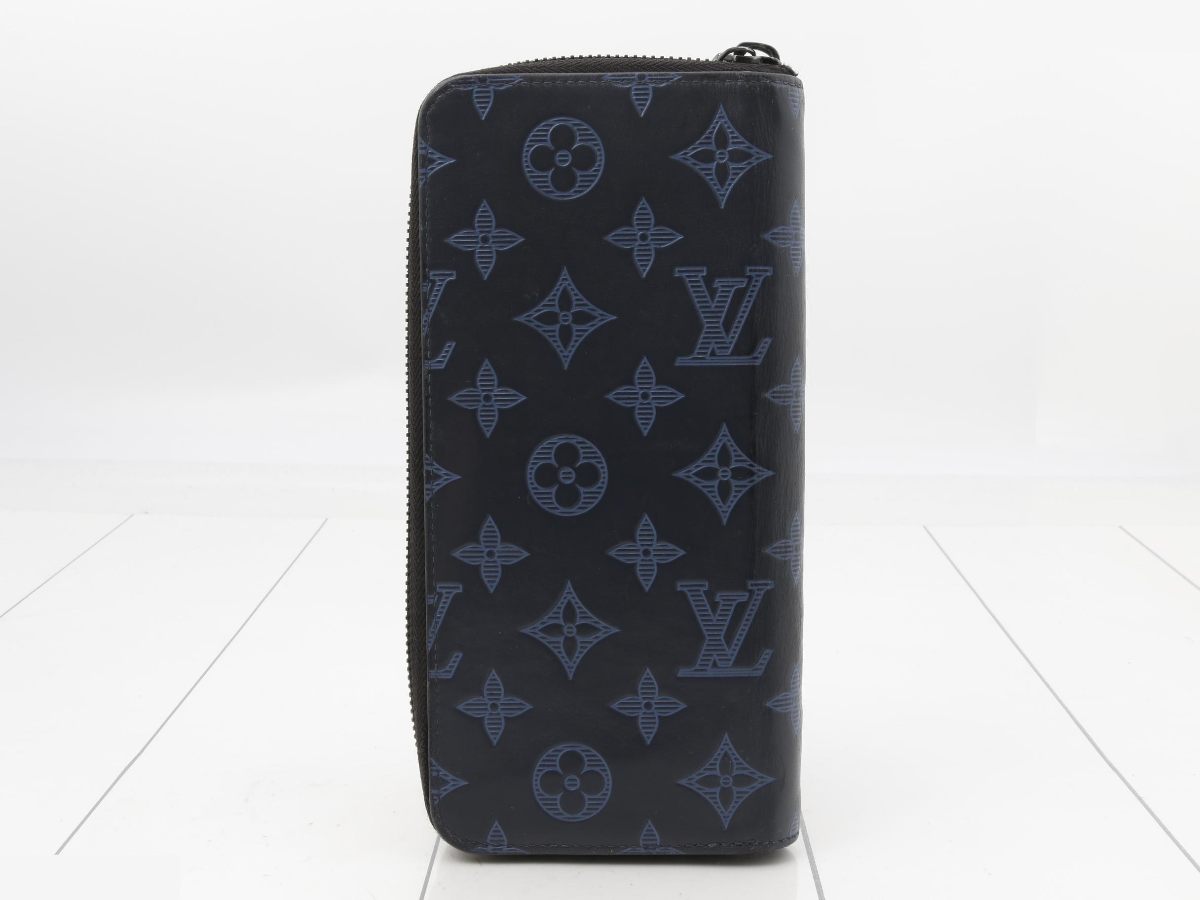 Zippy Wallet Vertical Monogram Shadow — view 2