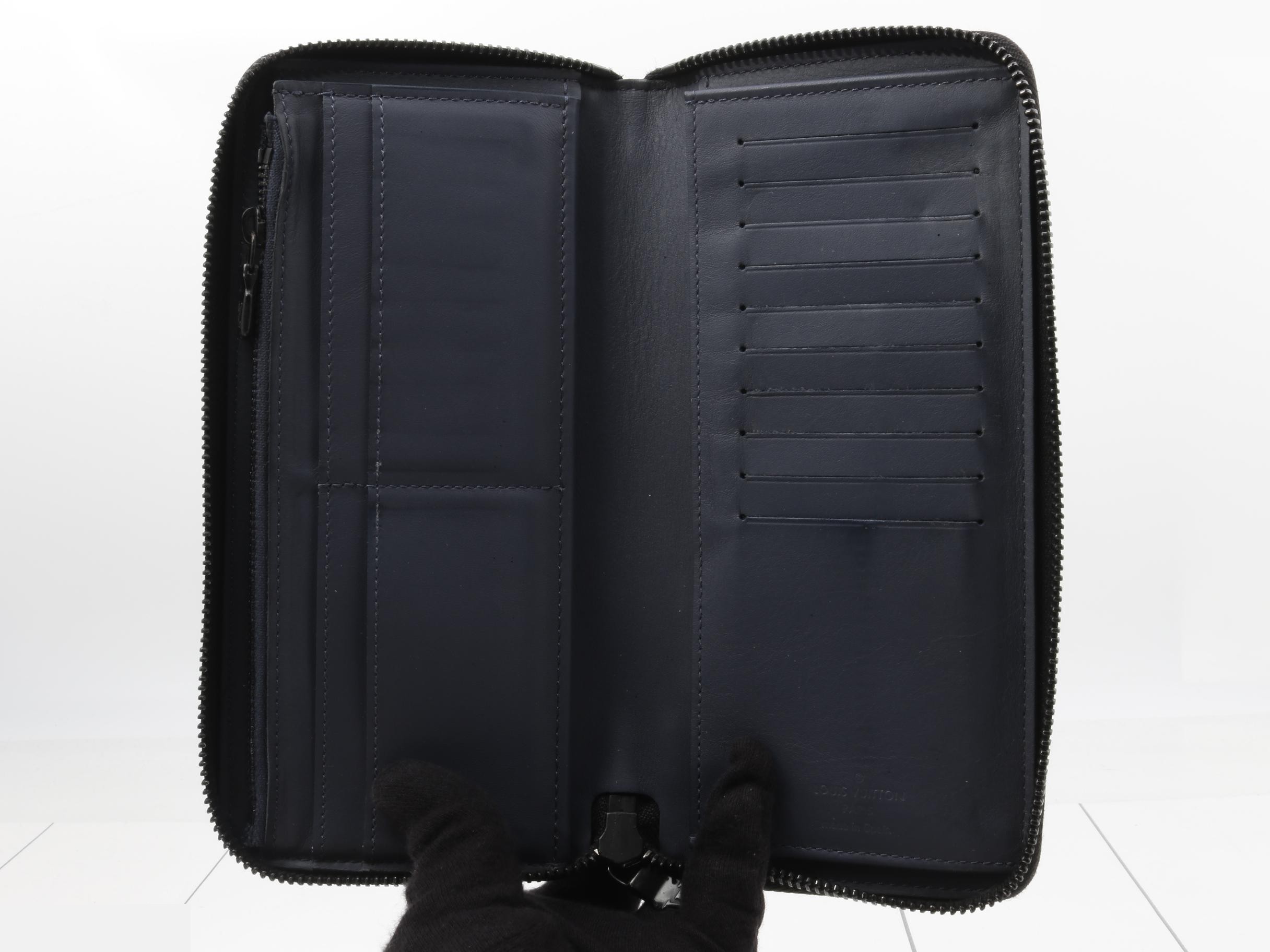 Zippy Wallet Vertical Monogram Shadow — view 4