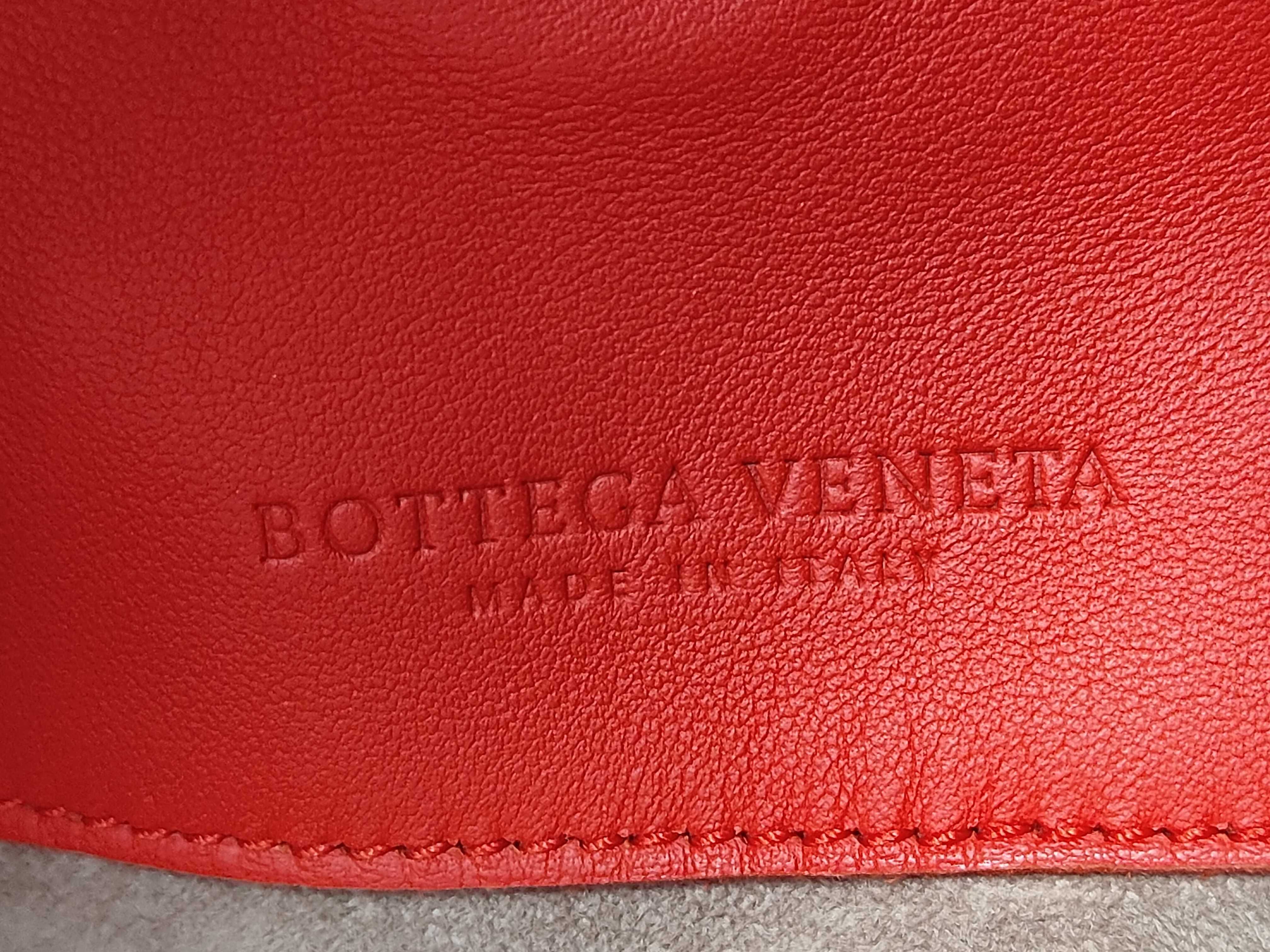 Intrecciato Hobo Red Handbag — view 9