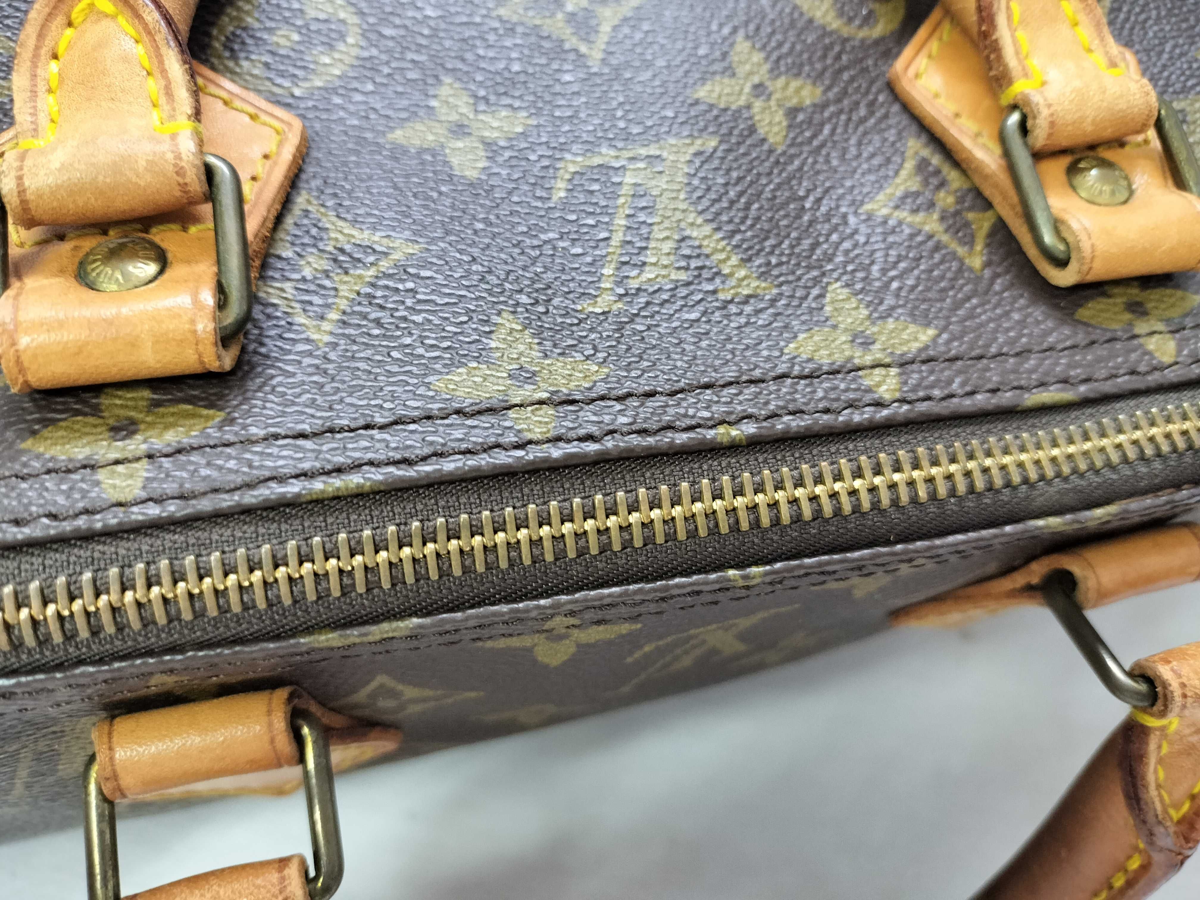 Monogram Louis Vuitton Speedy 40 Handbag — view 6