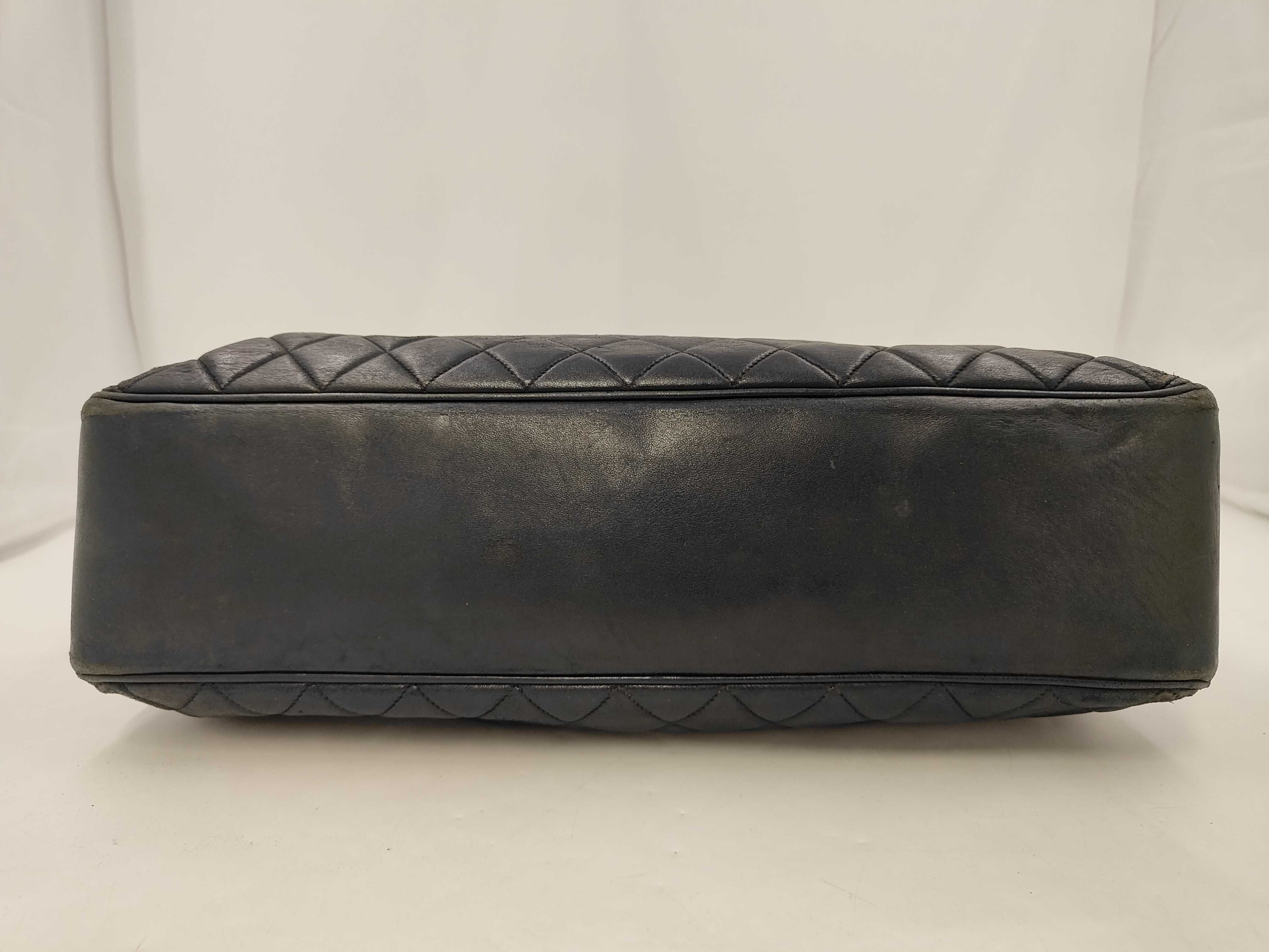 Matelassé Chain Tote Bag (Black) — view 3