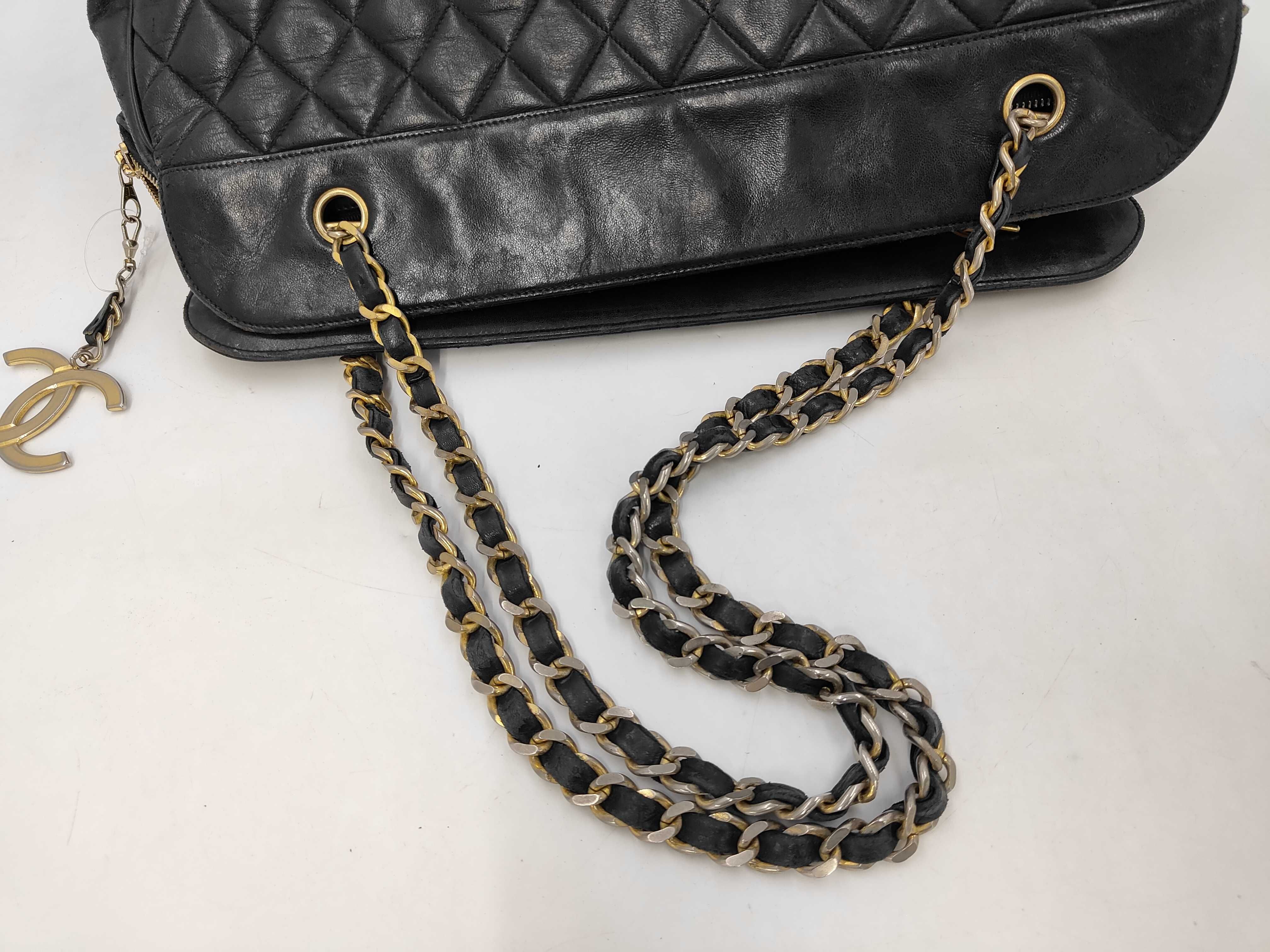 Matelassé Chain Tote Bag (Black) — view 5