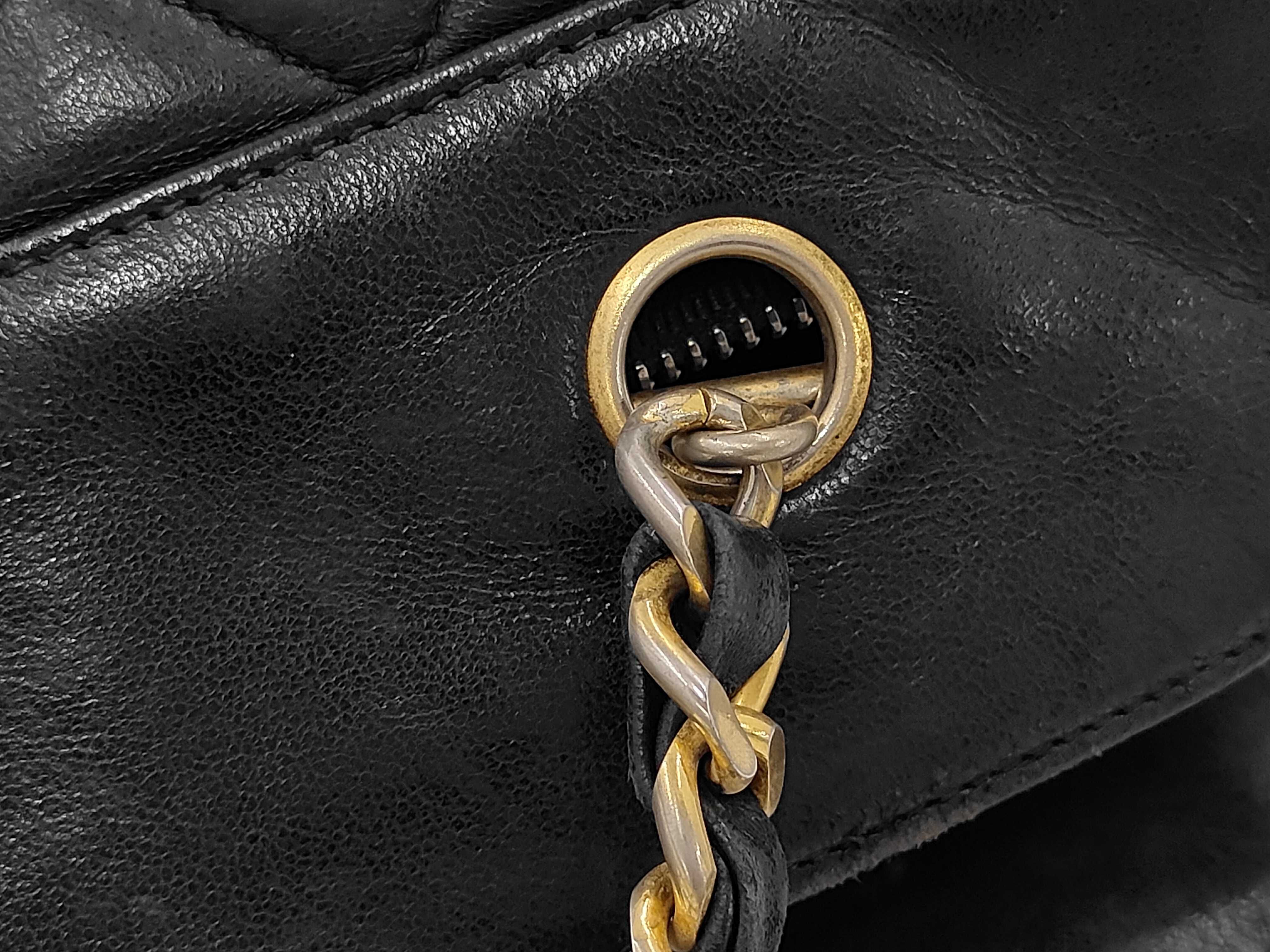 Matelassé Chain Tote Bag (Black) — view 6