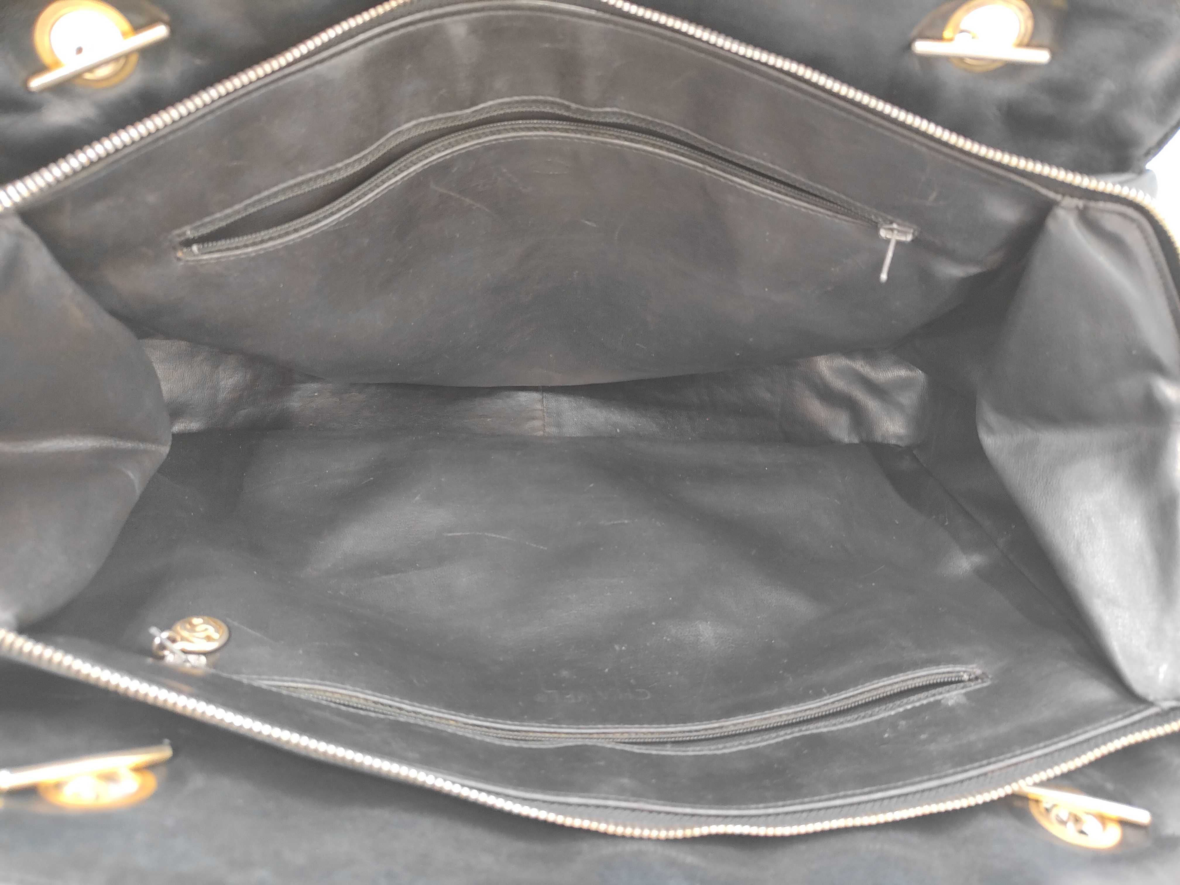 Matelassé Chain Tote Bag (Black) — view 8