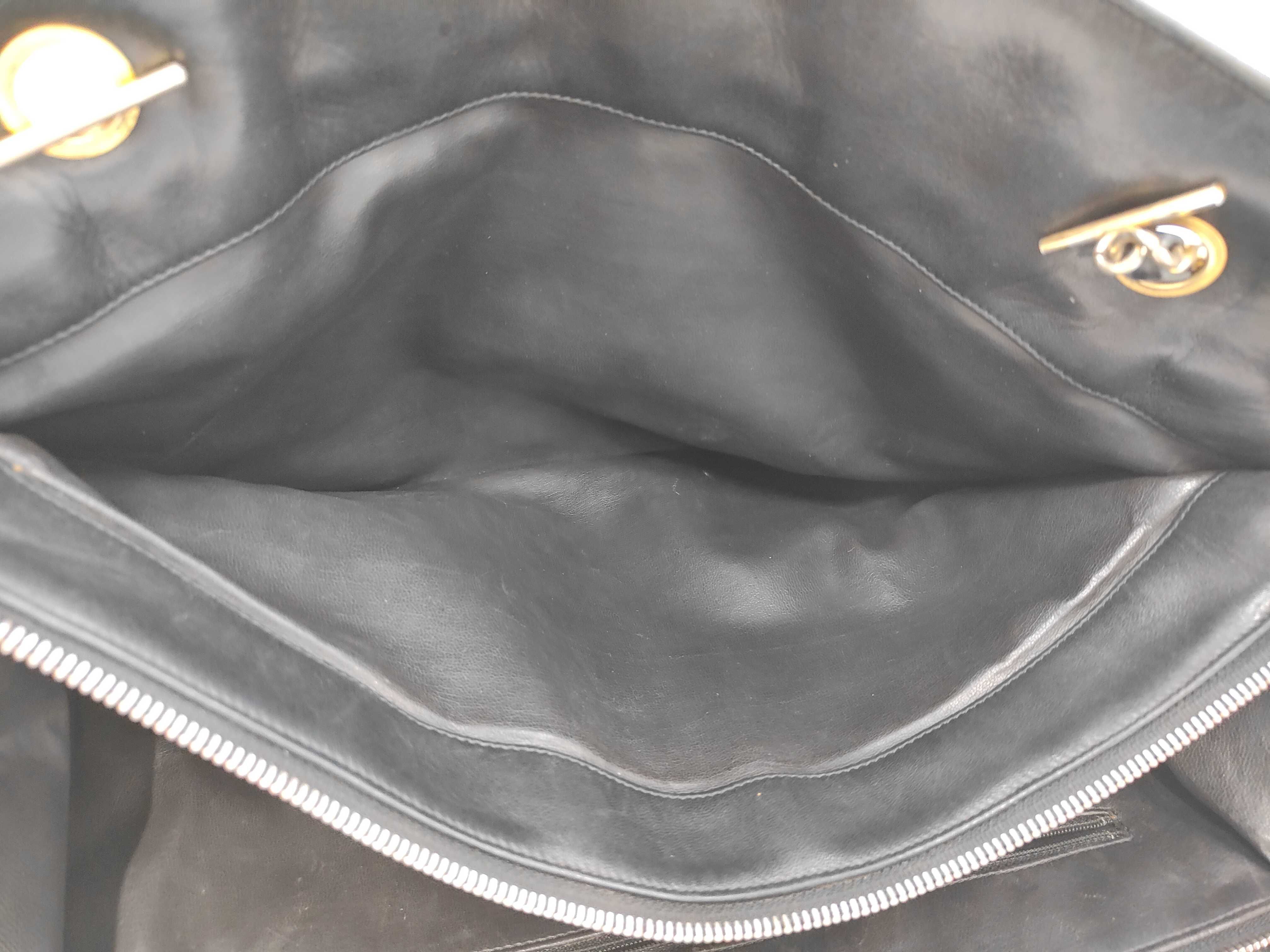 Matelassé Chain Tote Bag (Black) — view 10