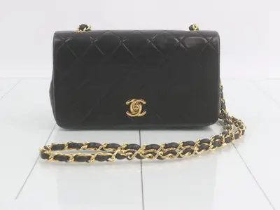 Matelassé Chain Shoulder Bag