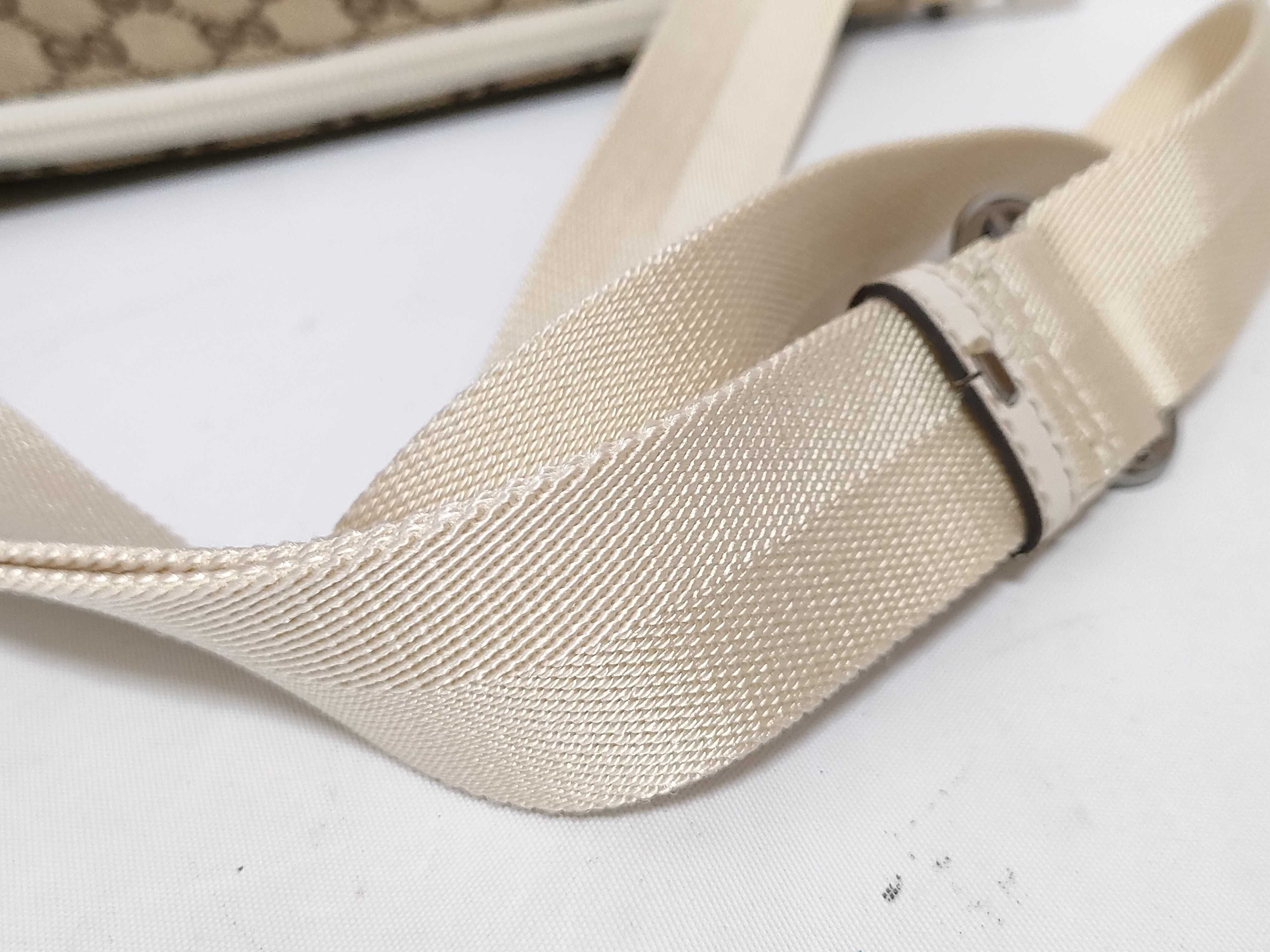 GG Canvas Shoulder Bag — view 4